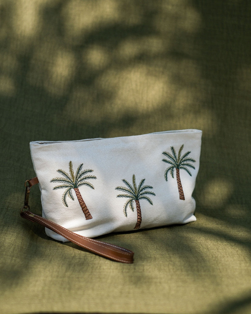 Nakhla Pouch