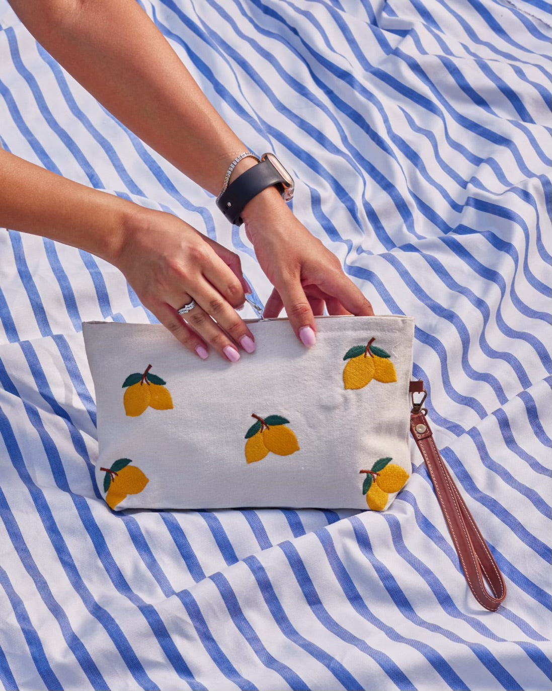 Limoncello Pouch