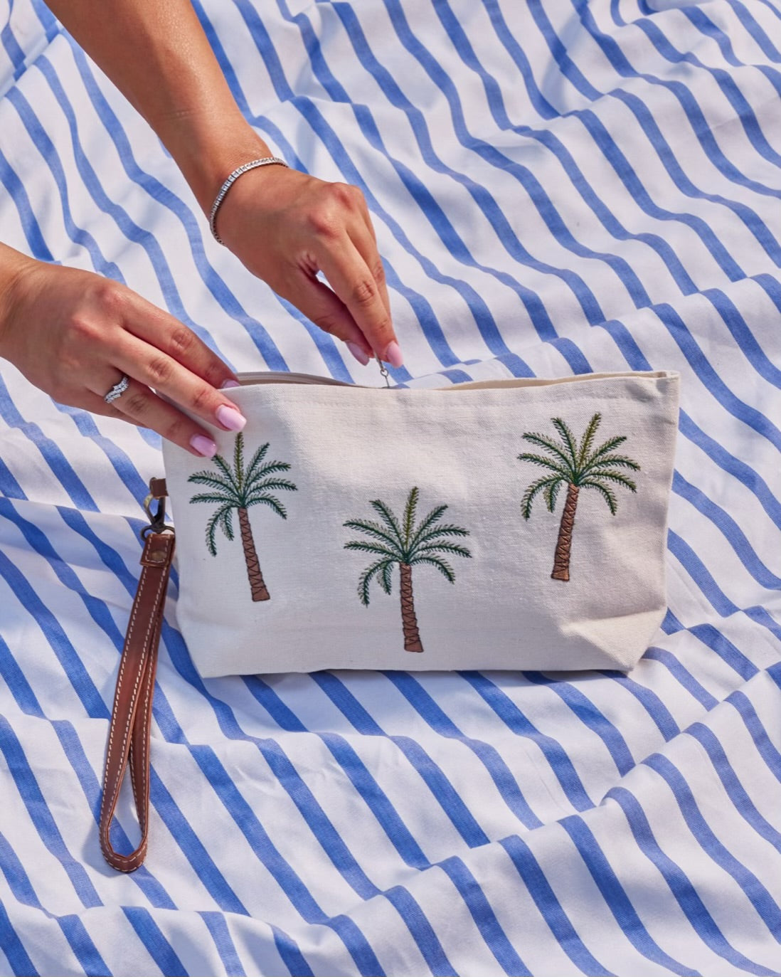 Nakhla Pouch