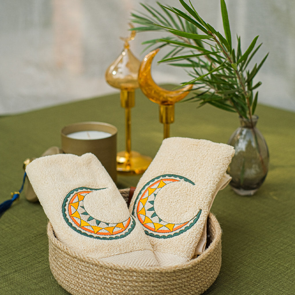 Radiant Crescent Guest Towels Set