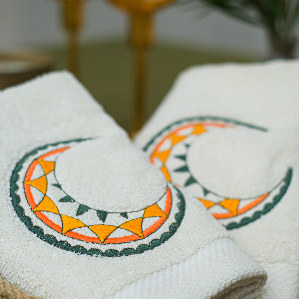 Radiant Crescent Guest Towels Set