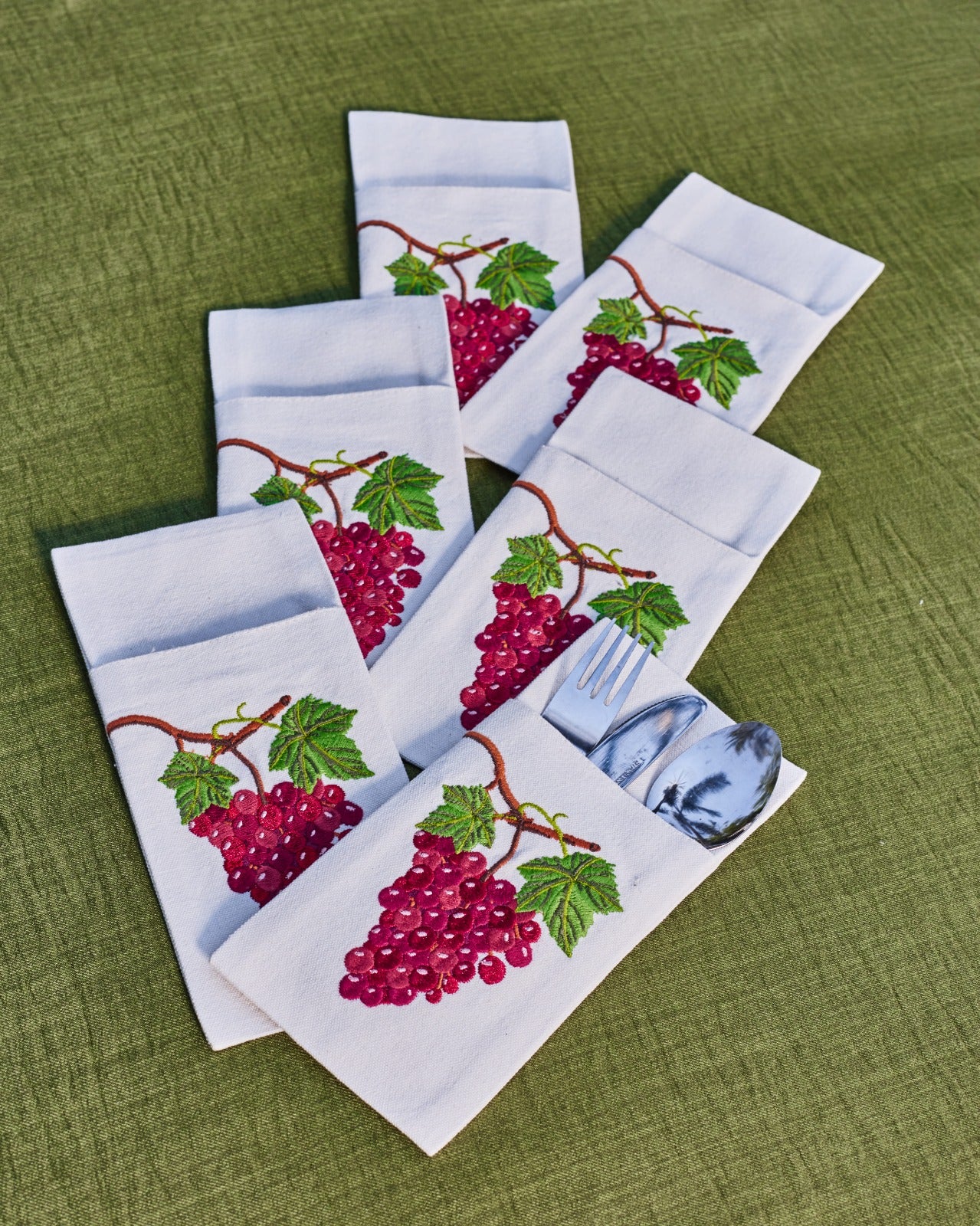 Grapevine Cutlery Holder Set