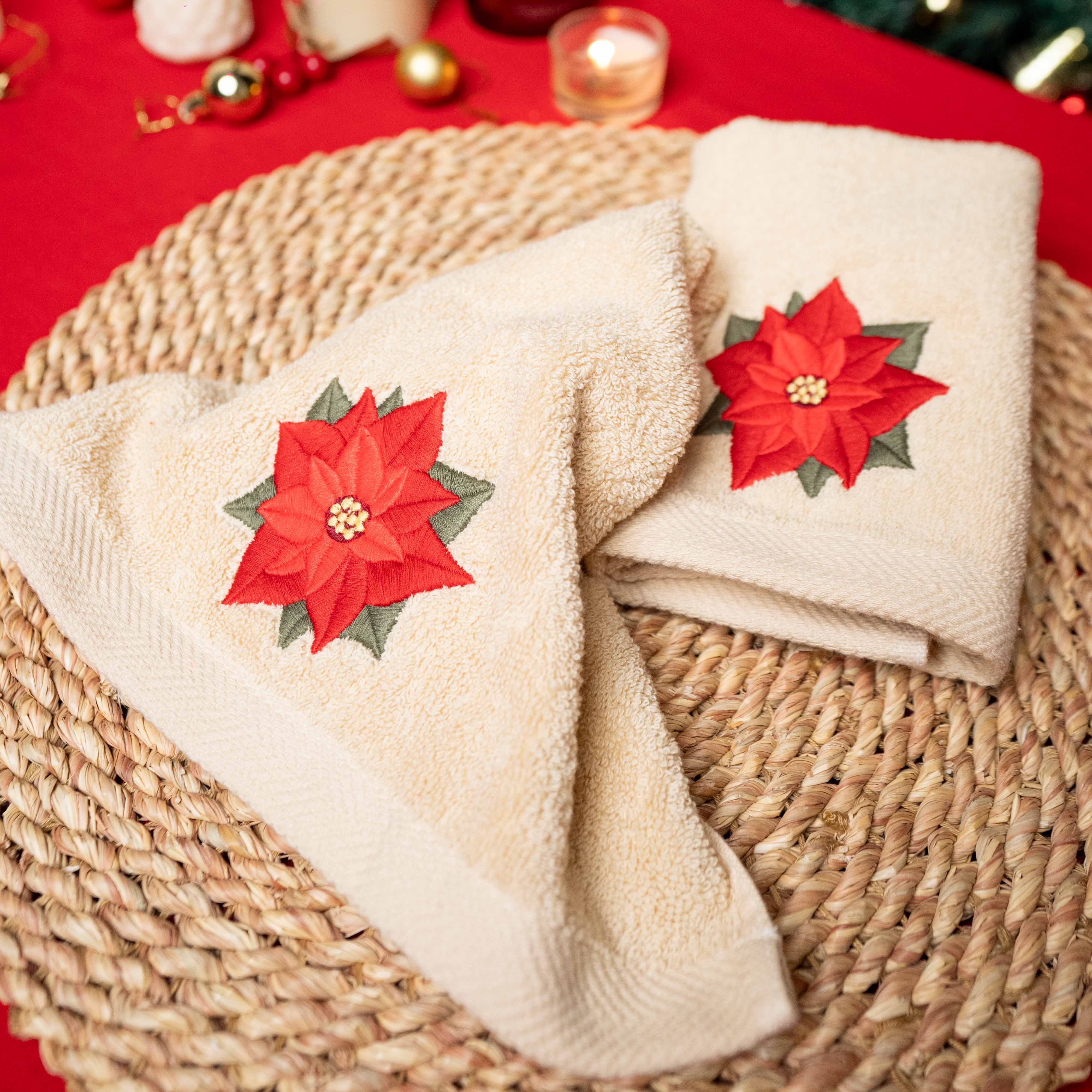 Poinsettia Guest Towels Set