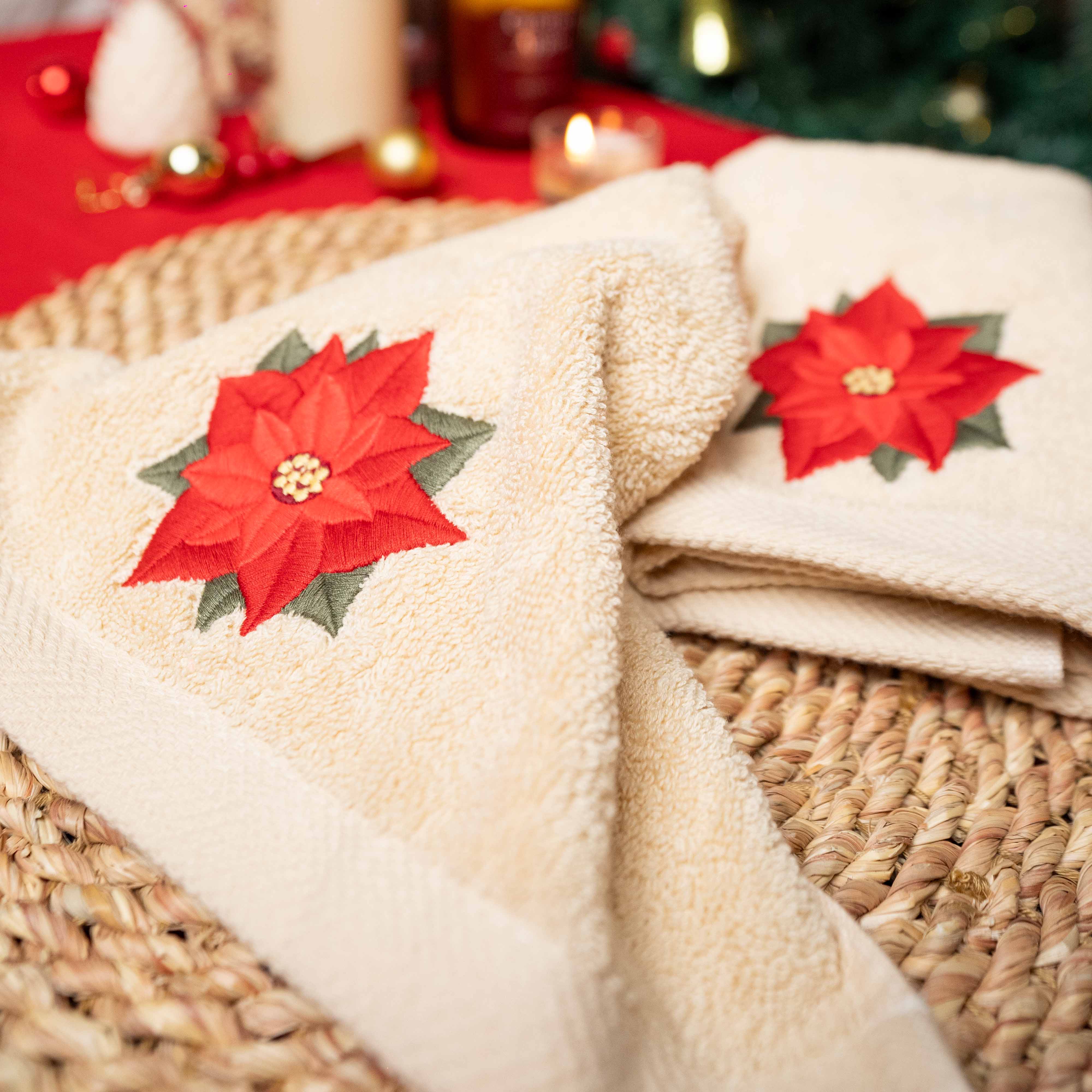 Poinsettia Guest Towels Set