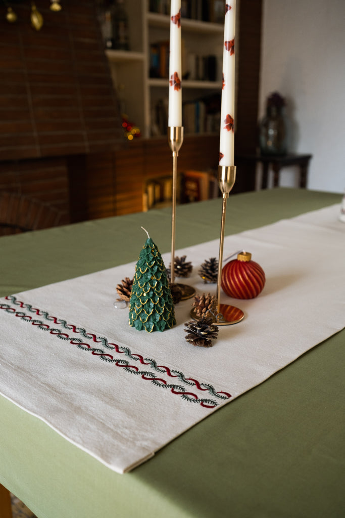 Christmas Garland Table Runner