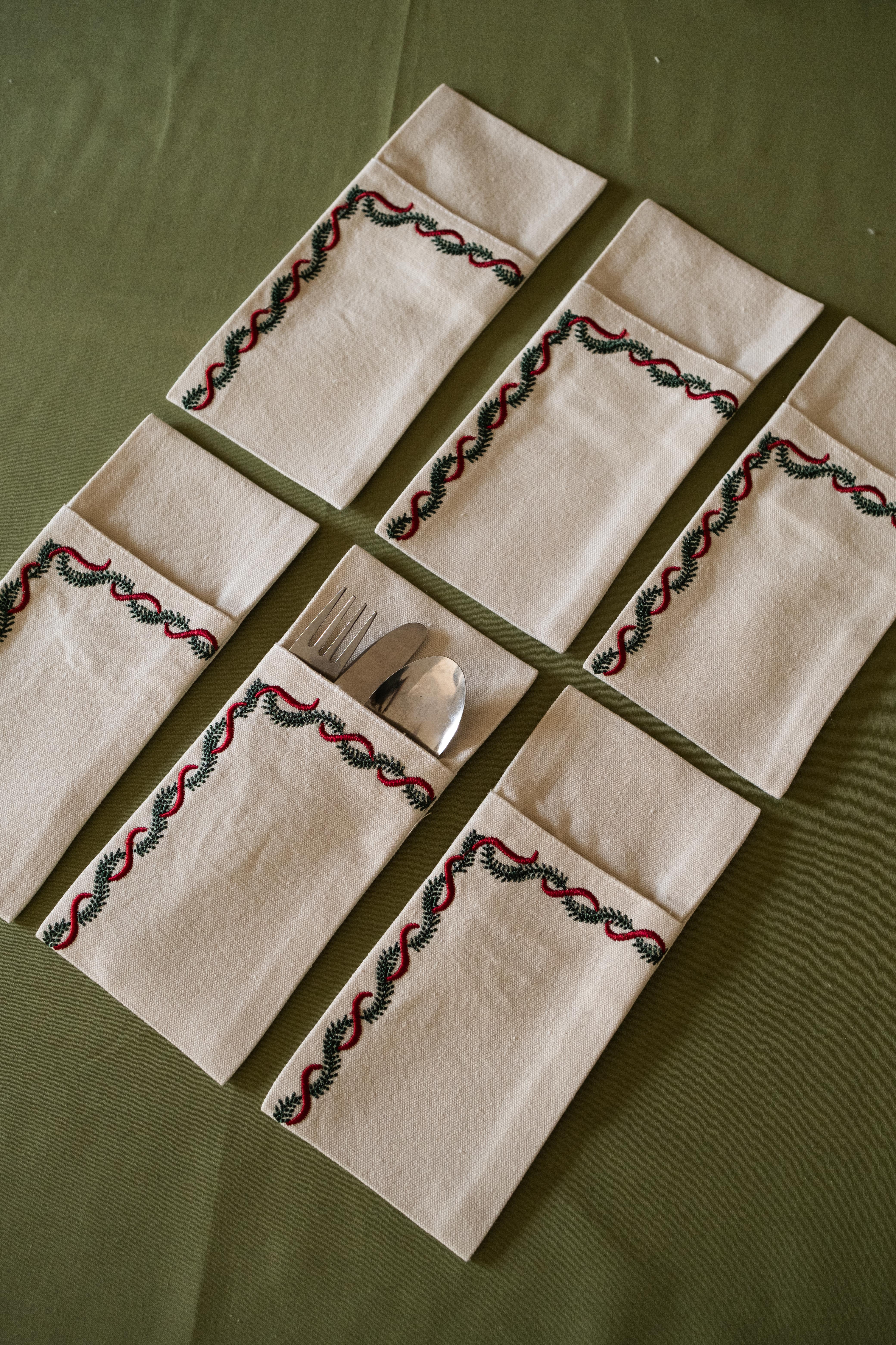 Christmas Garland Cutlery Holder Set