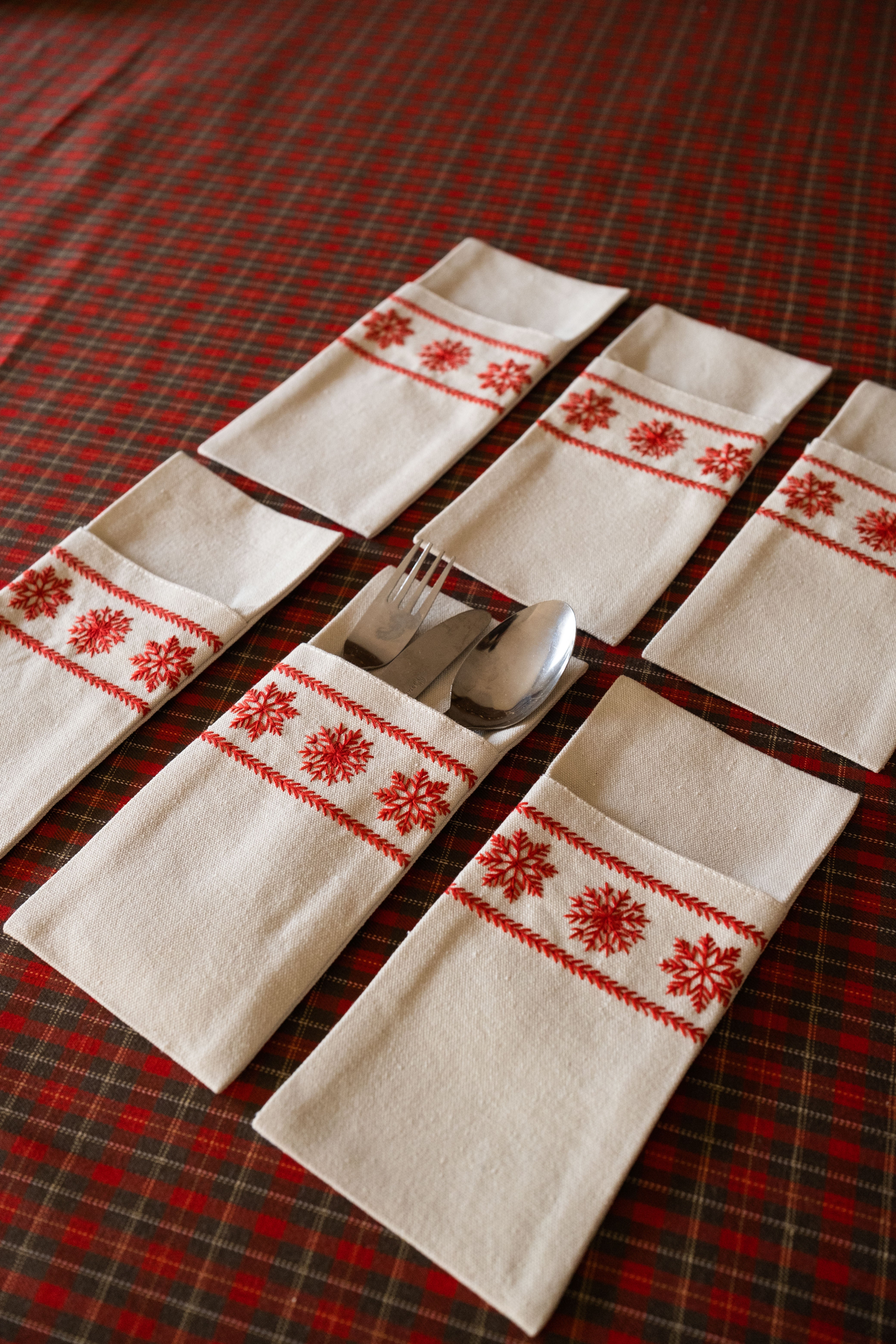 Red Snowfall Cutlery Holder Set