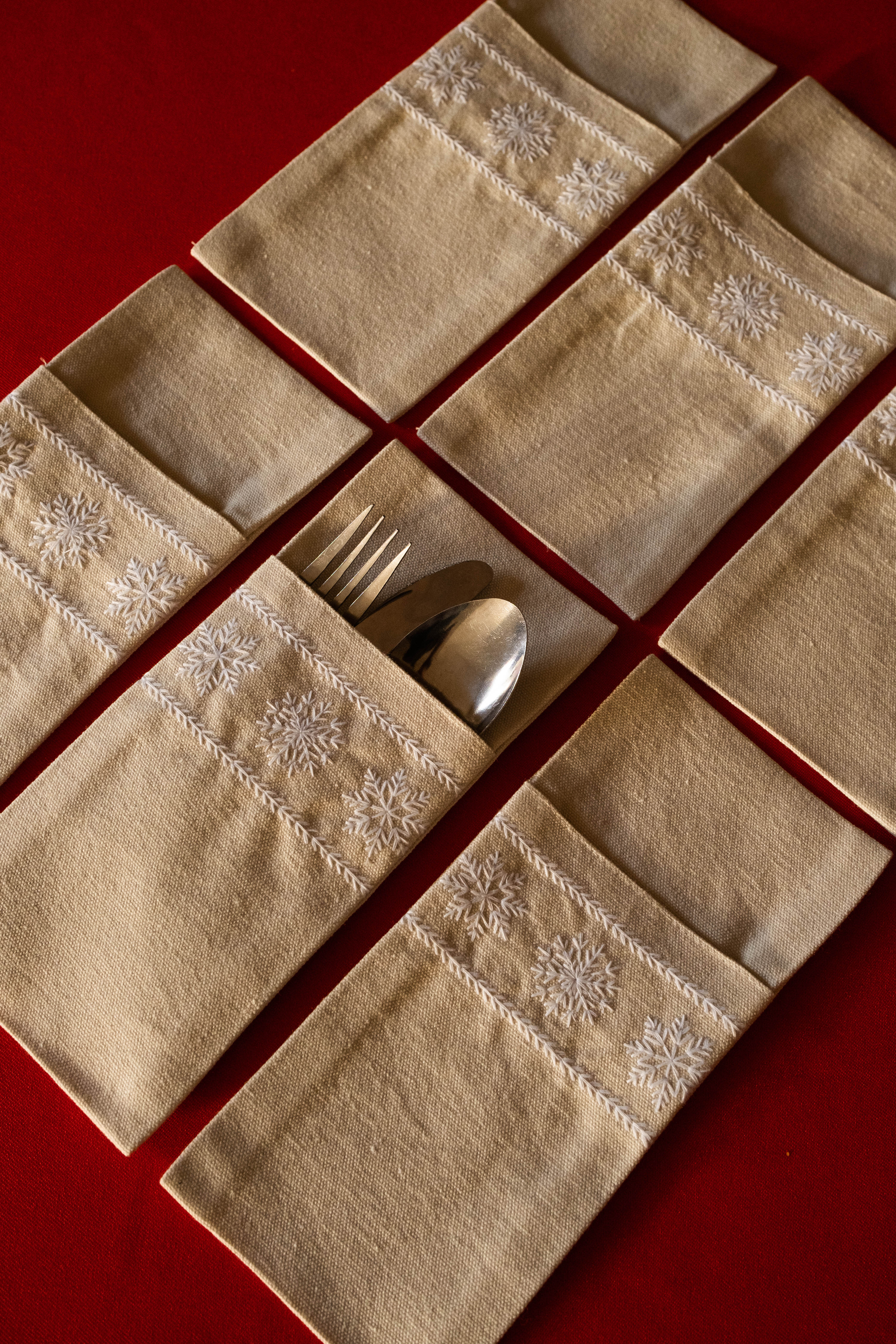 White Snowfall Cutlery Holder Set