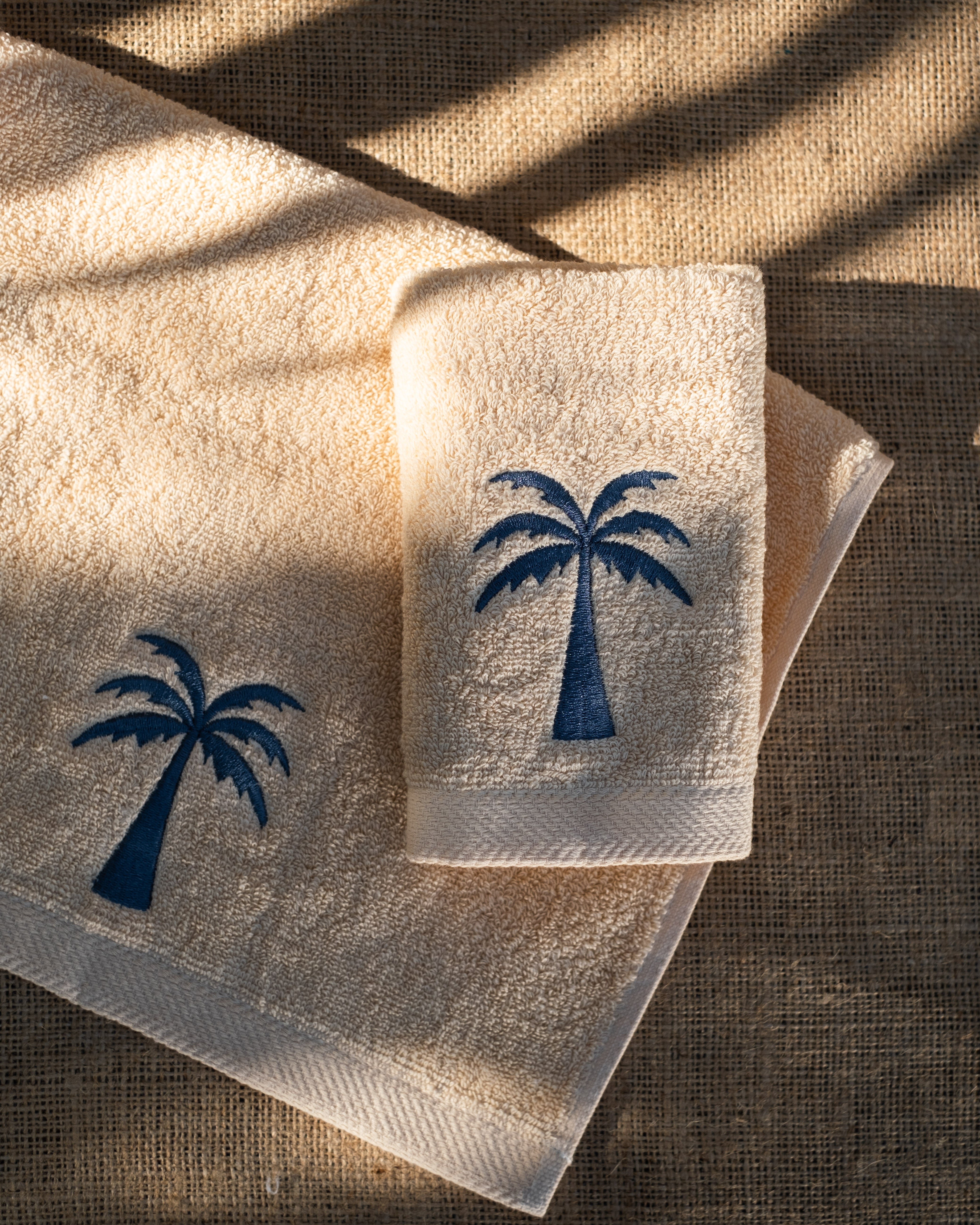 Blue Palm Guest Towel Set