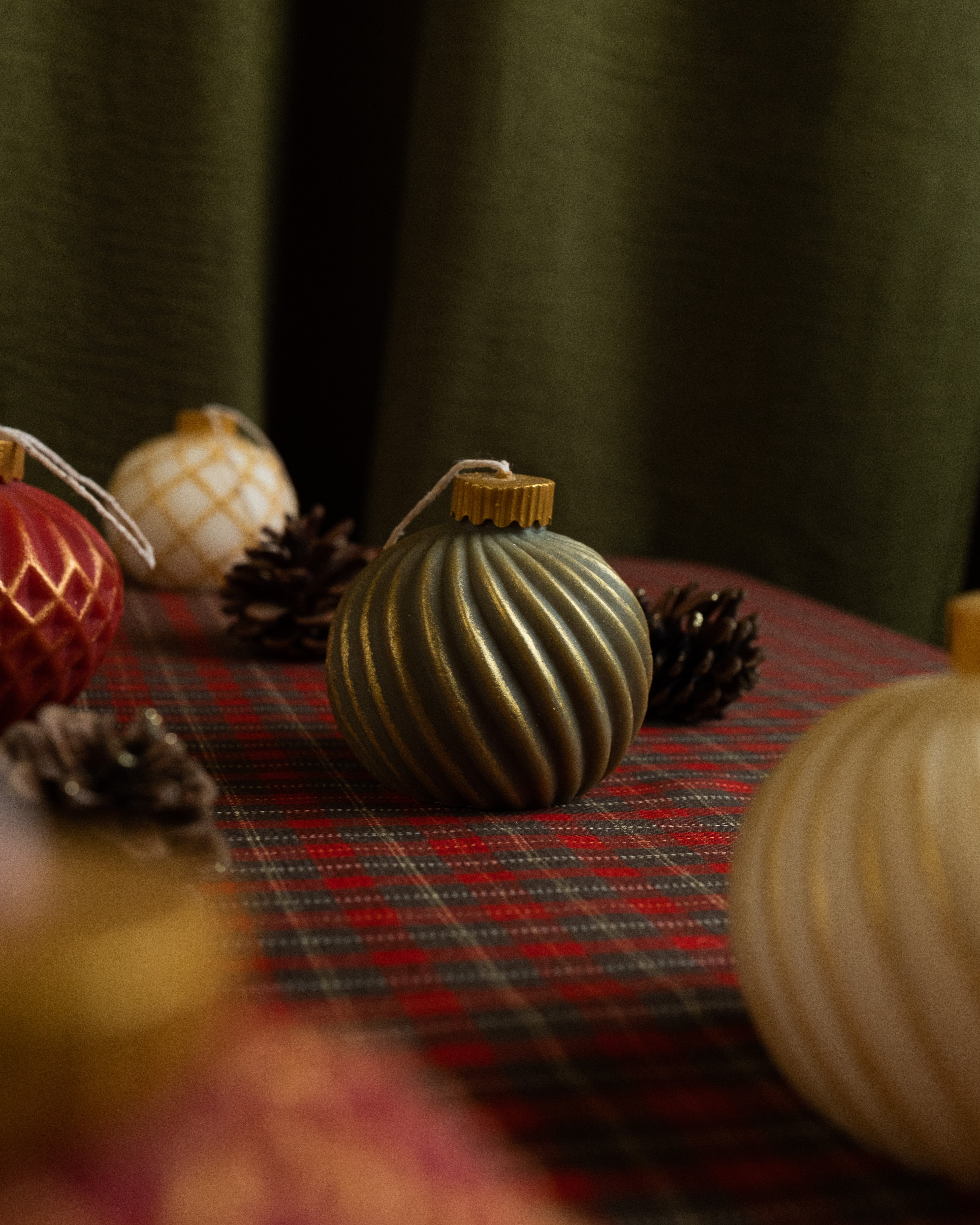 Swirly Ornament Candle