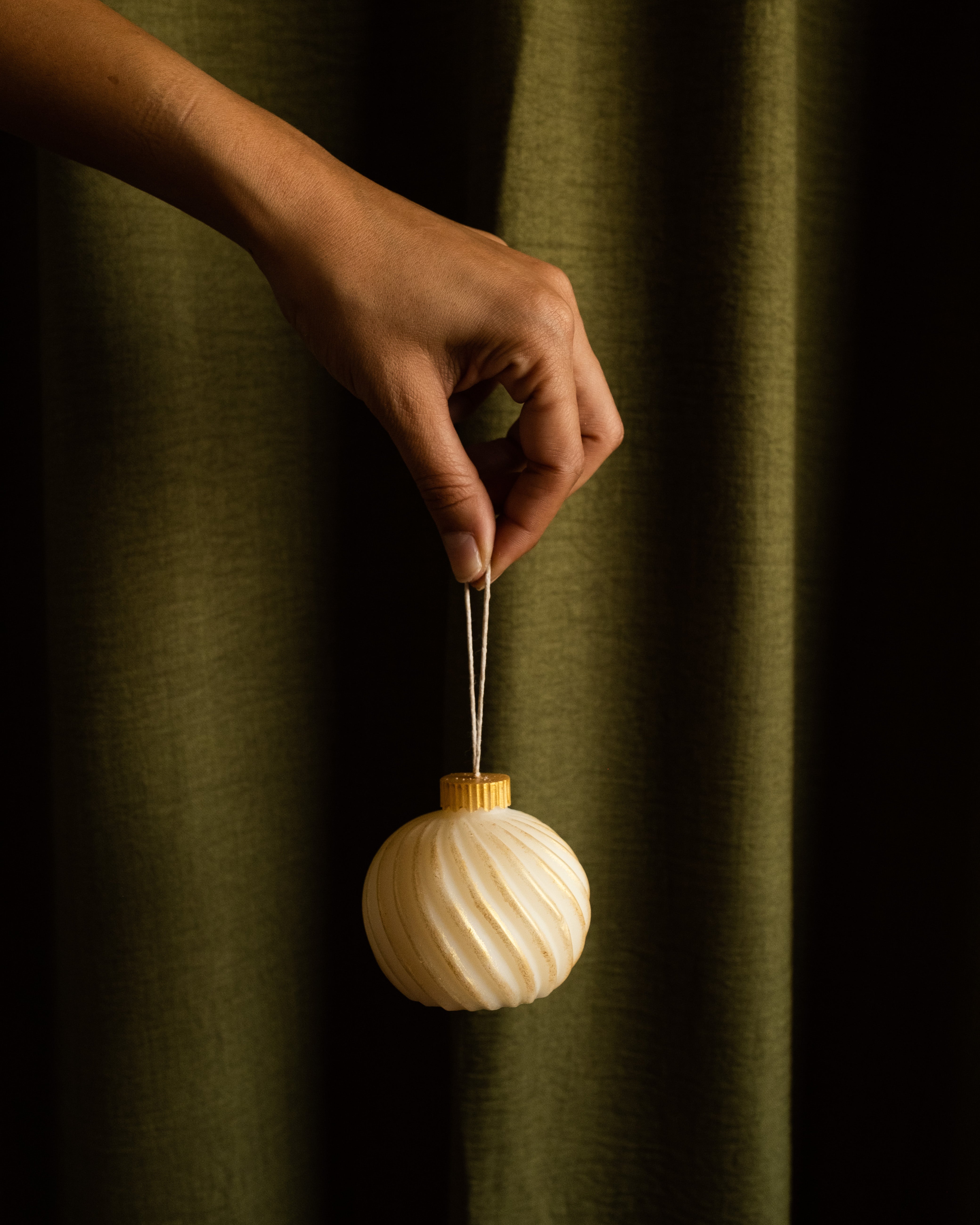 Swirly Ornament Candle