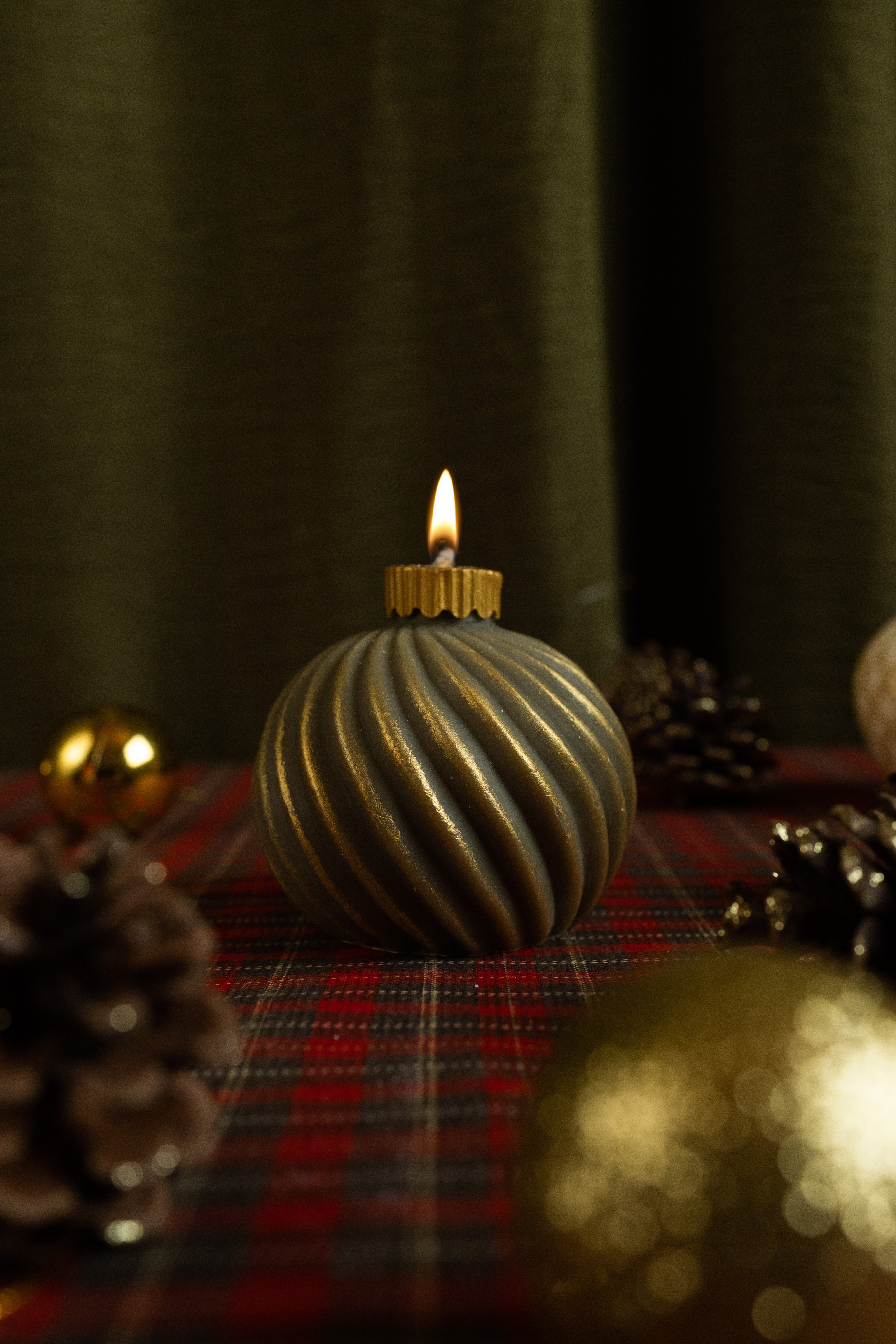 Swirly Ornament Candle