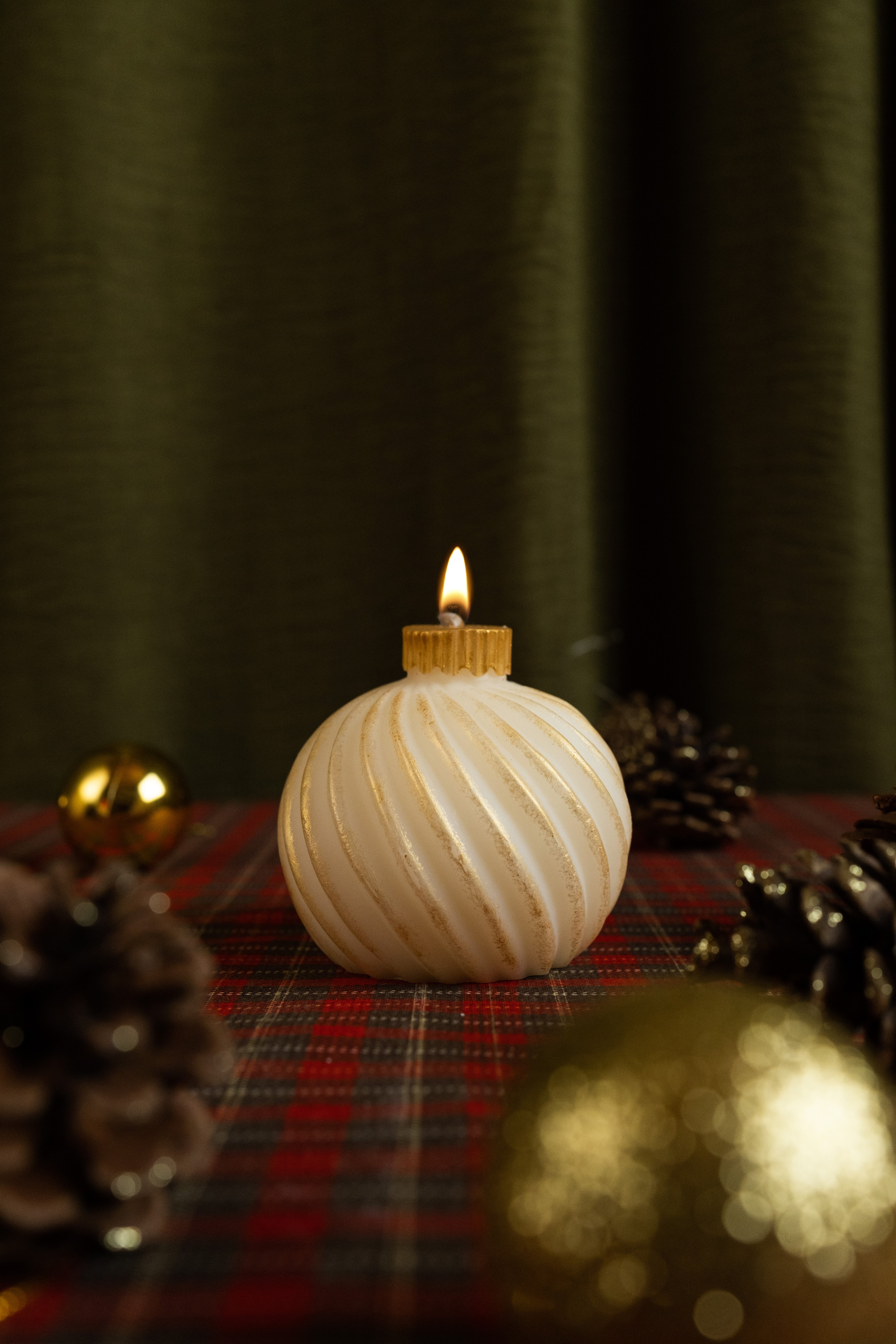Swirly Ornament Candle