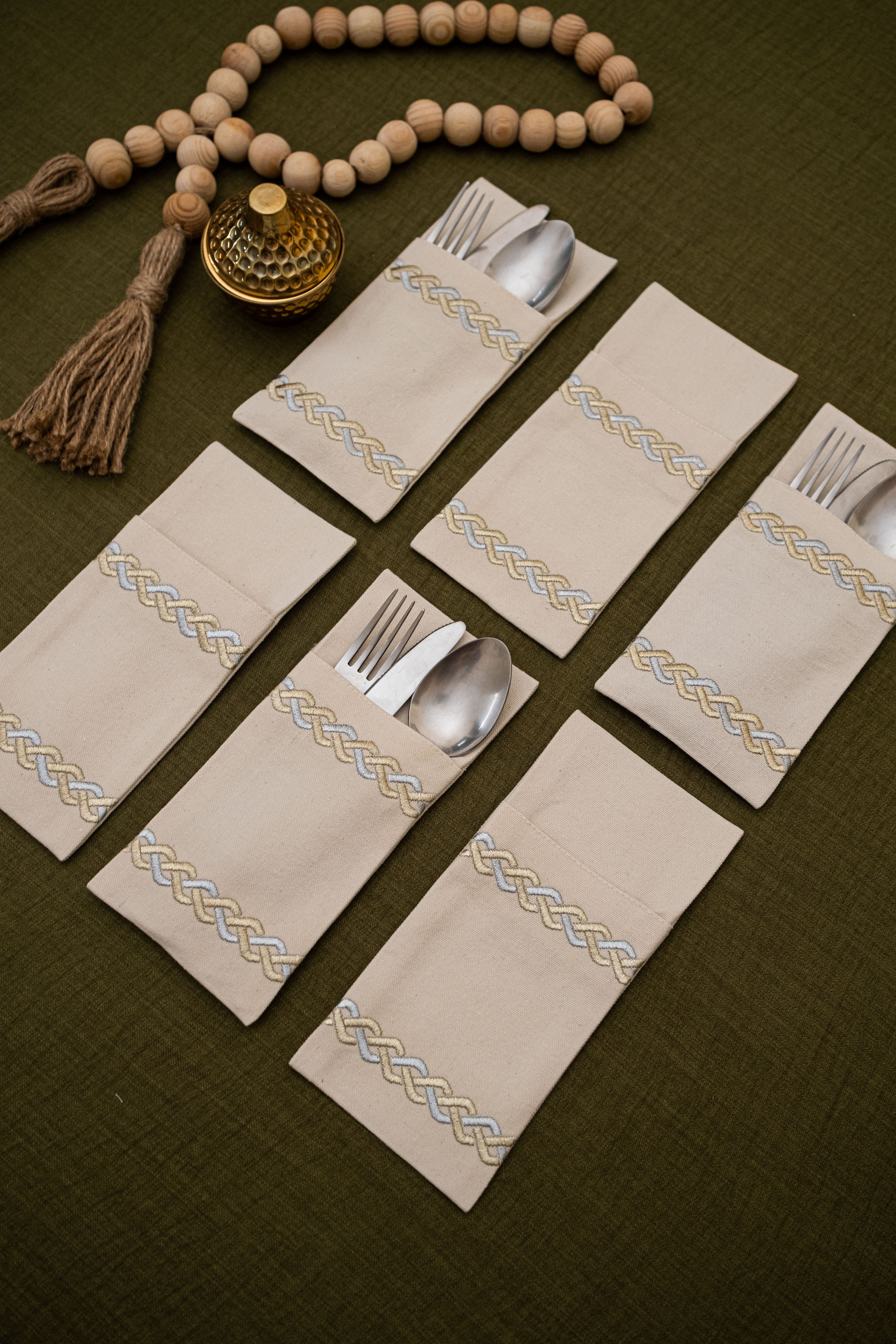The Regal Braid Cutlery Holder Set