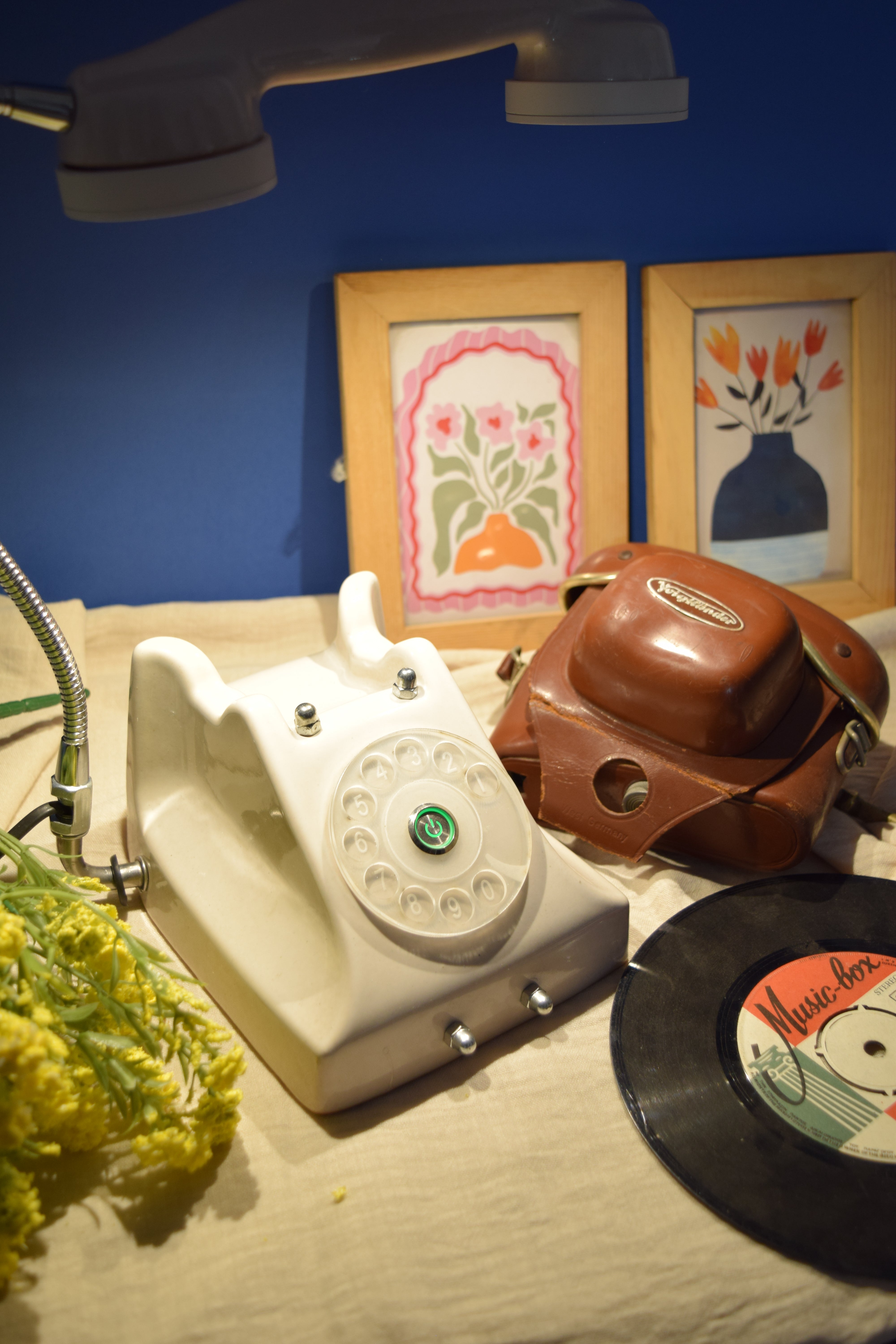 Glazed Phone-Table Lamp