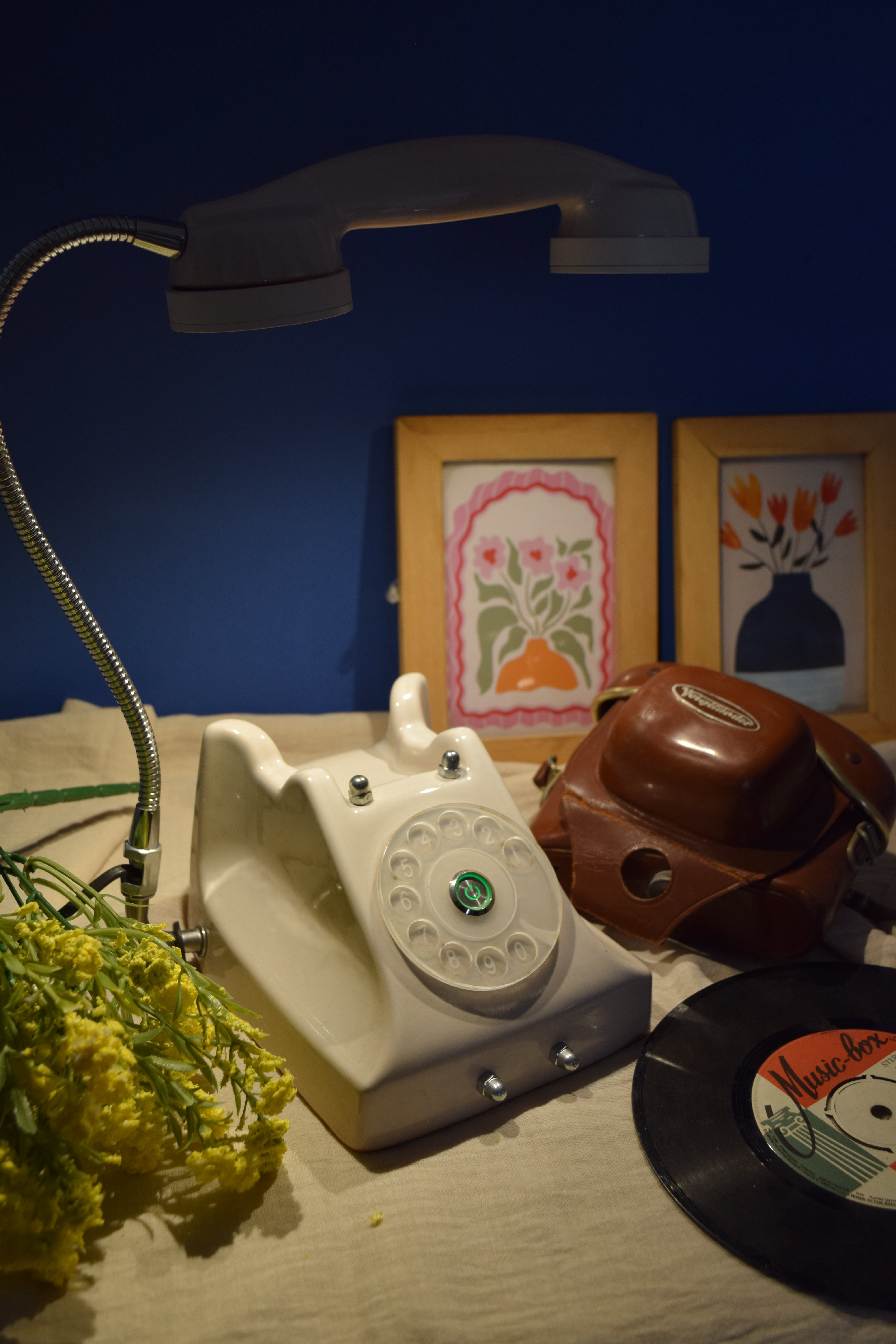 Glazed Phone-Table Lamp