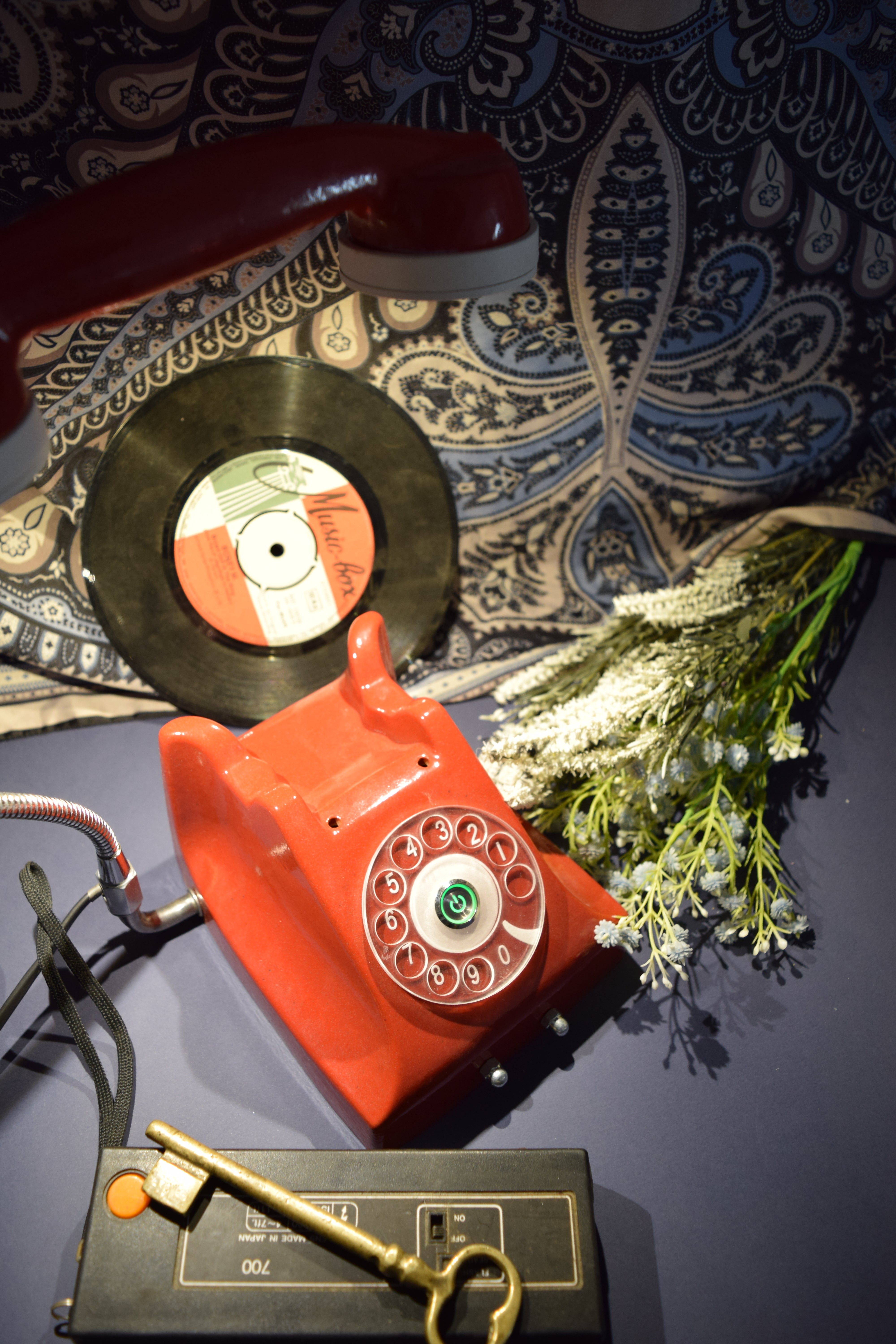 Glazed Phone-Table Lamp