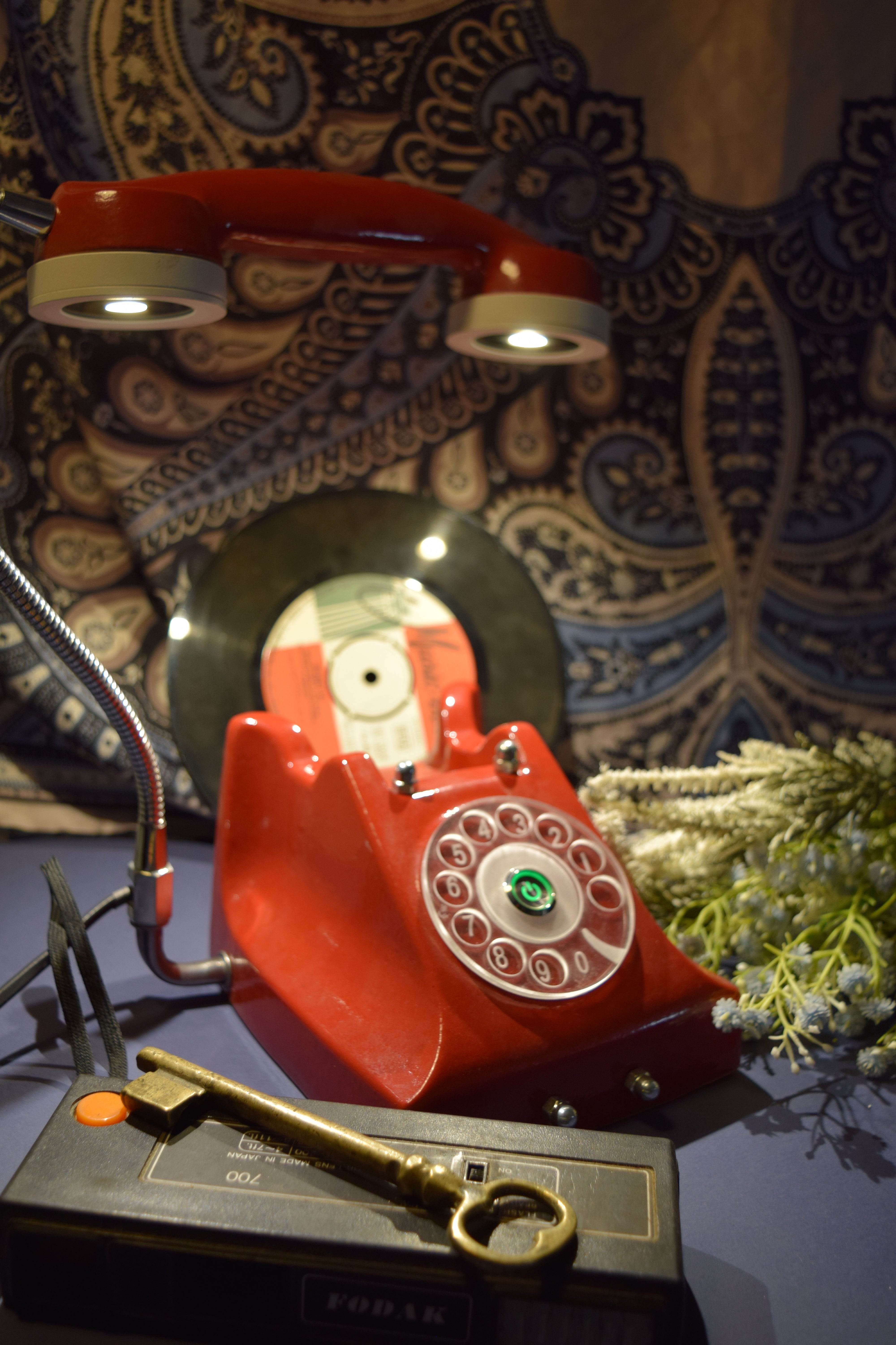 Glazed Phone-Table Lamp