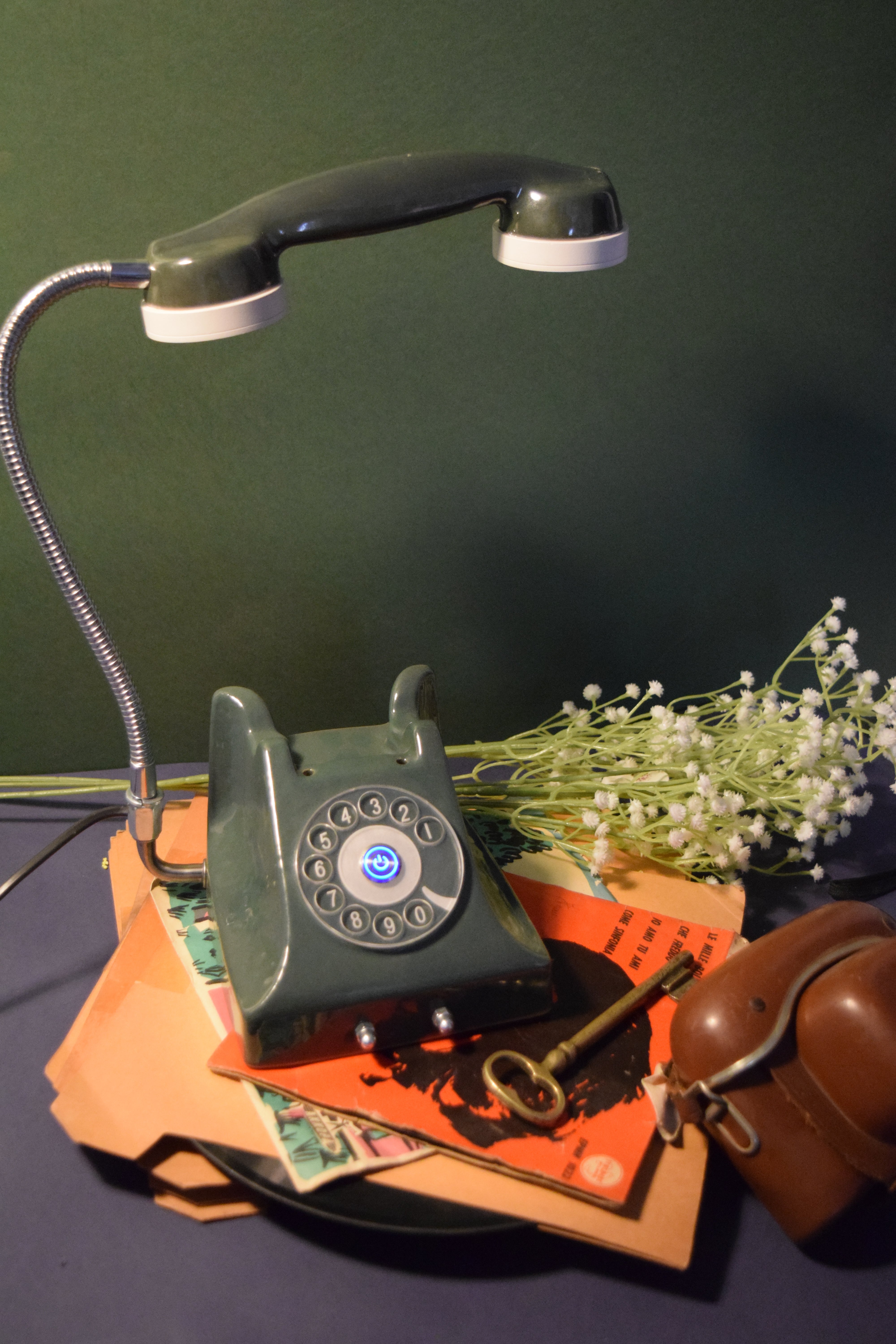 Glazed Phone-Table Lamp