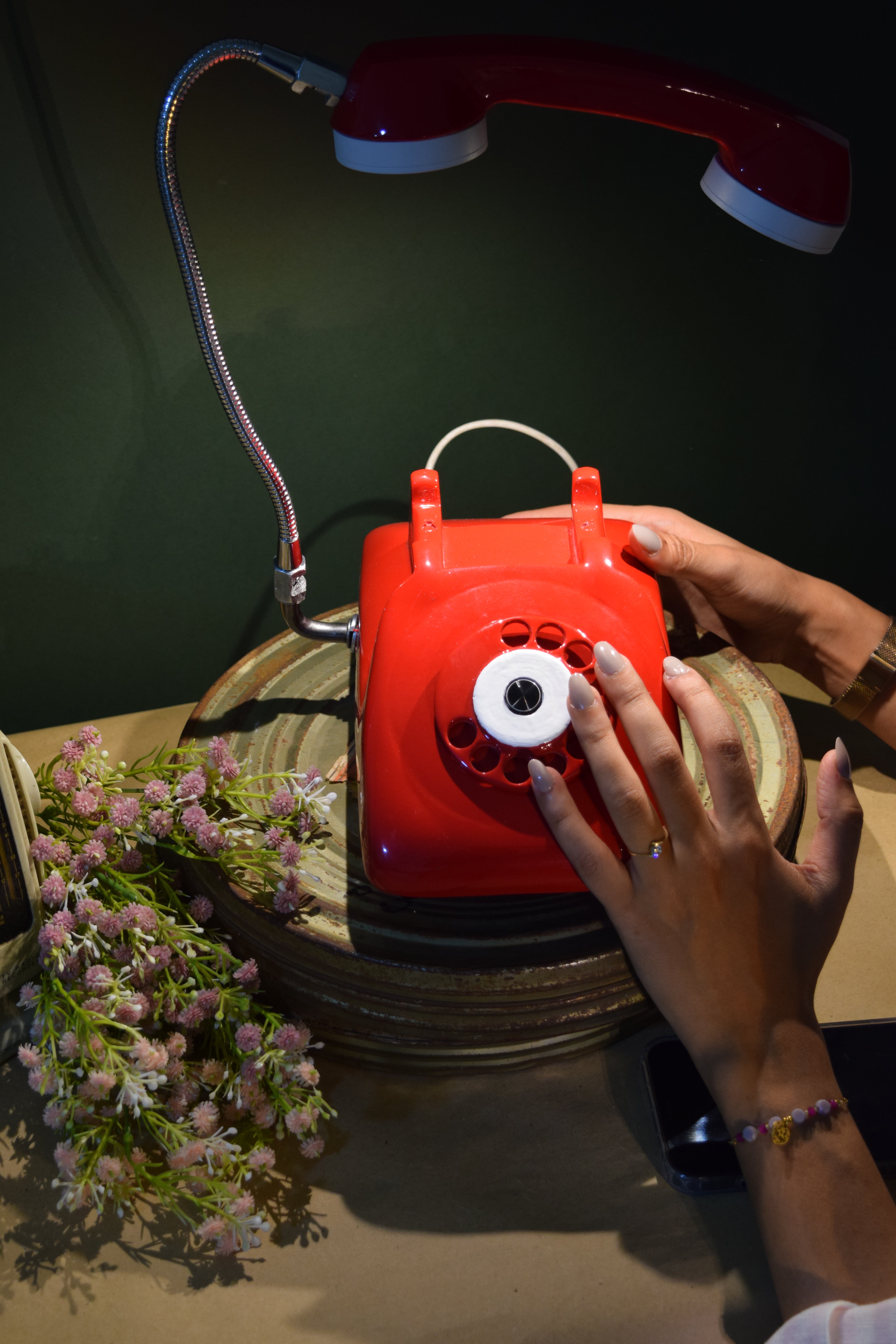 Glazed Phone-Table Lamp