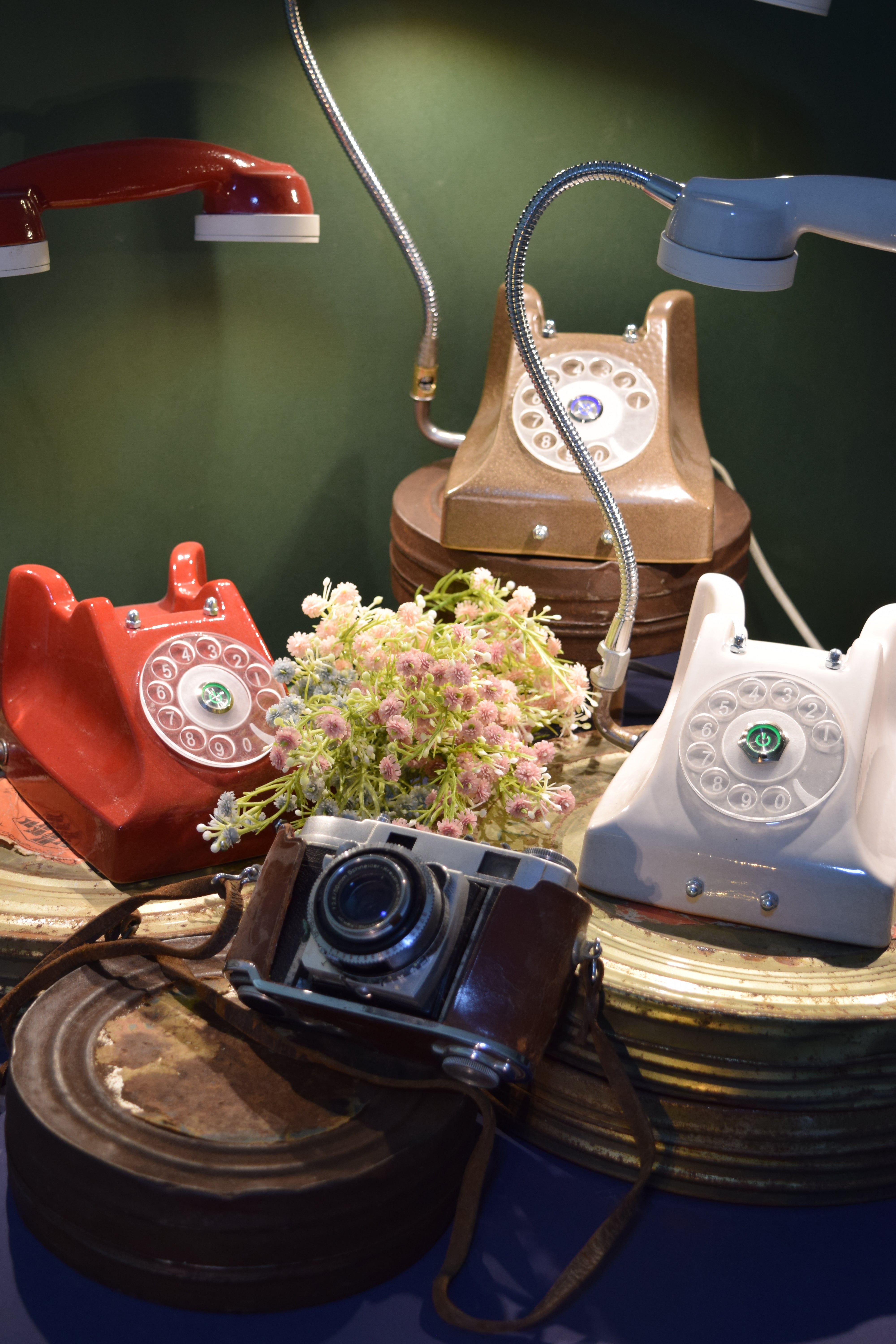 Glazed Phone-Table Lamp