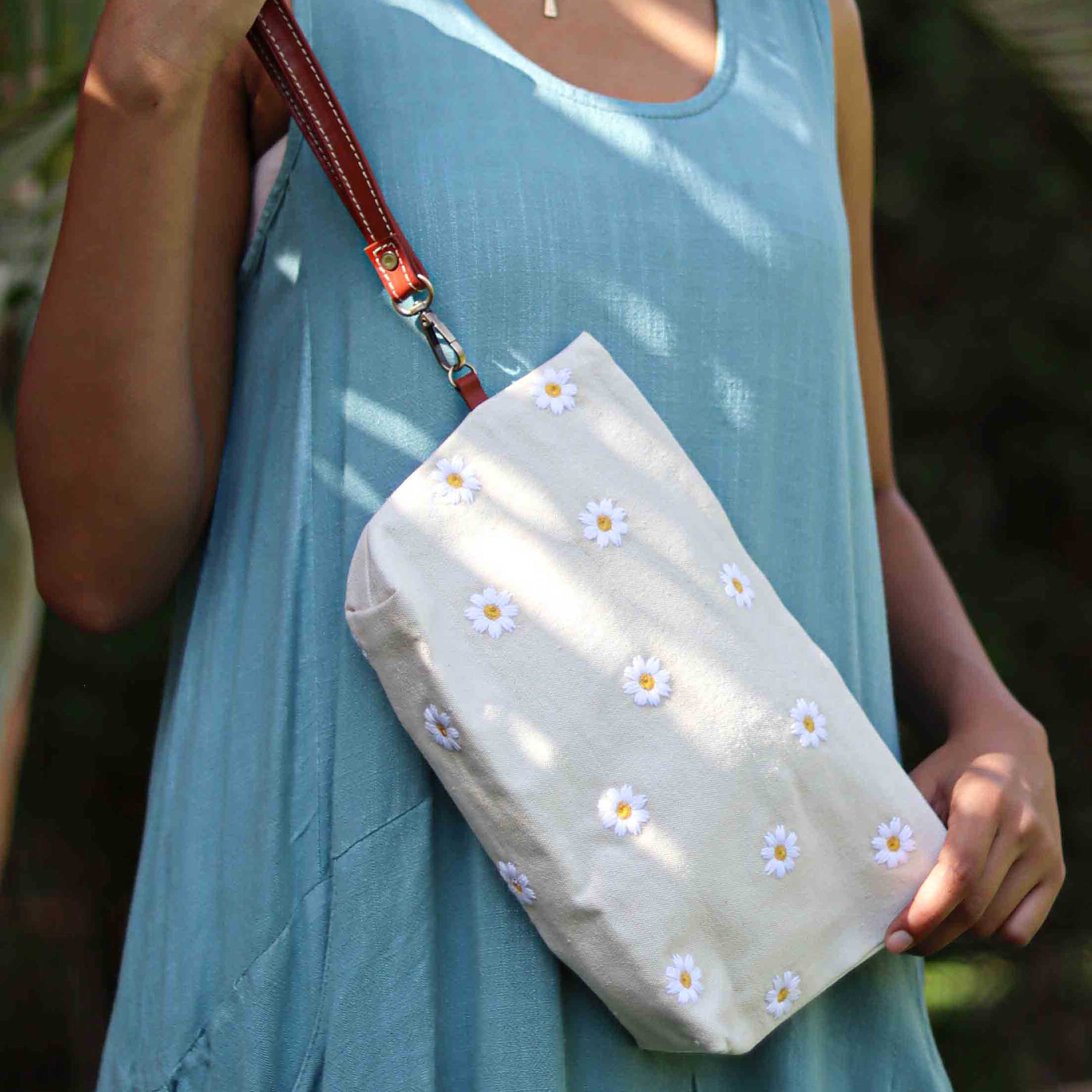 Daisy Pouch