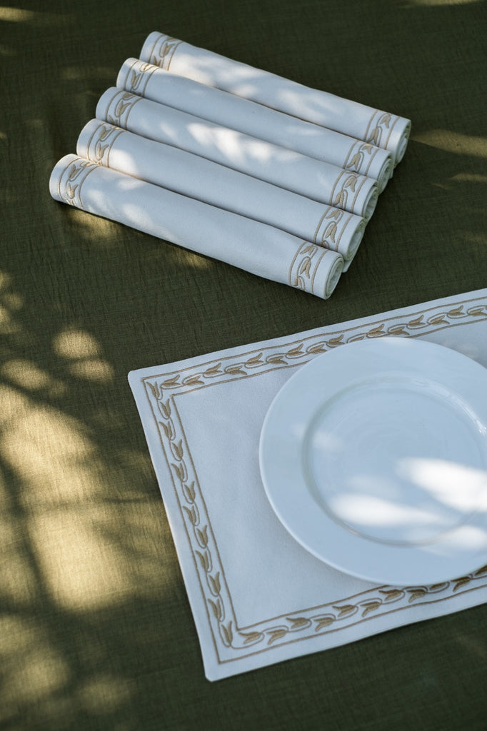 Lotus Chain Placemat Set