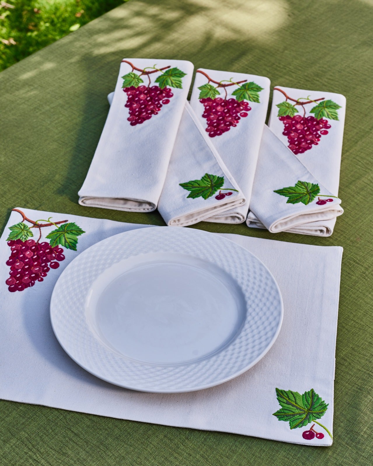 Grapevine Placemats Set