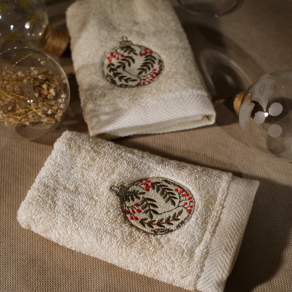 Frosted Ornaments Guest Towels Set