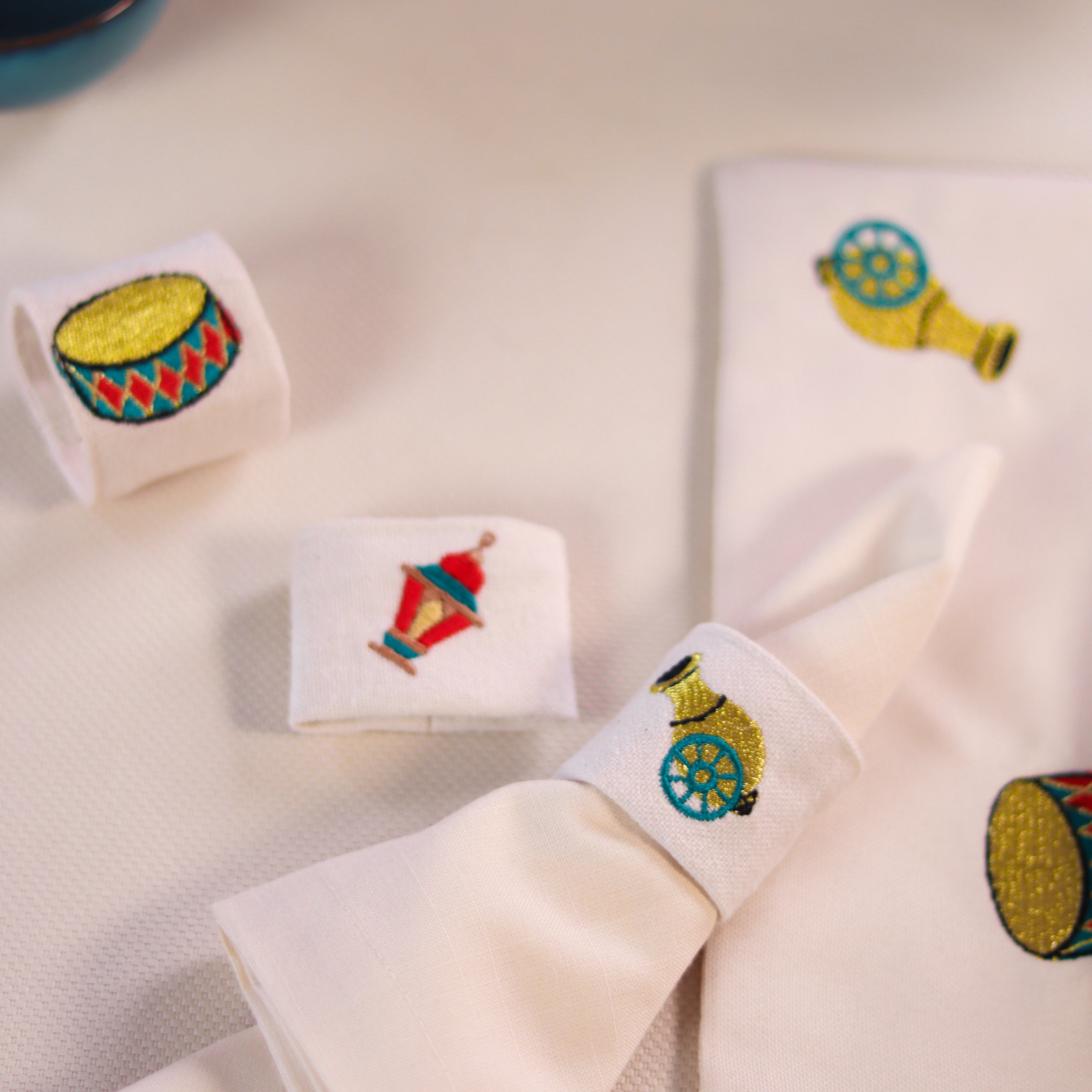 Wahawee Table Napkin Holder Ring Set