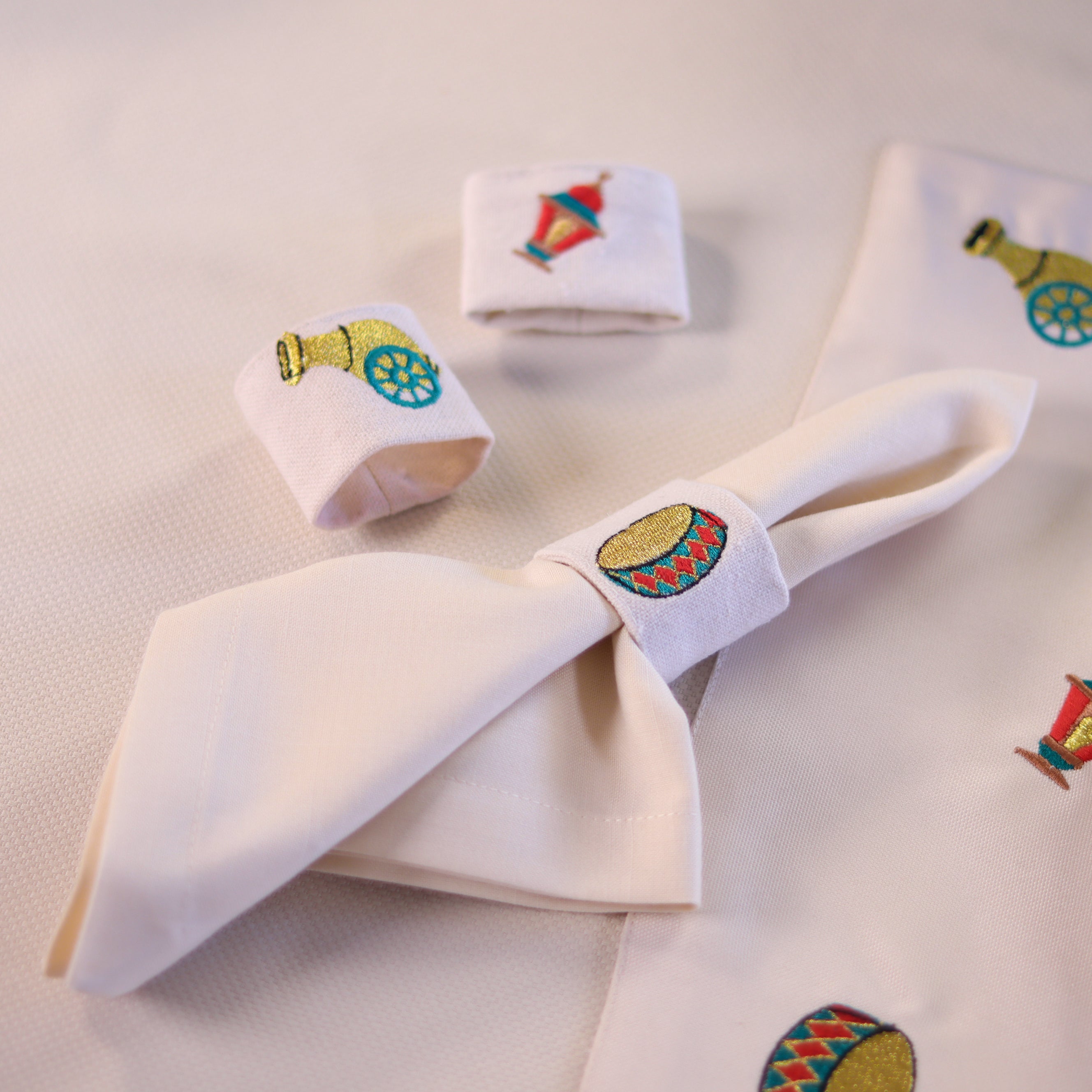 Wahawee Table Napkin Holder Ring Set