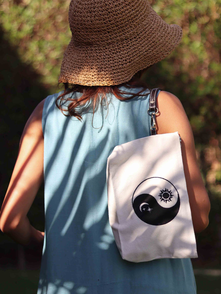 Yin-Yang Pochette