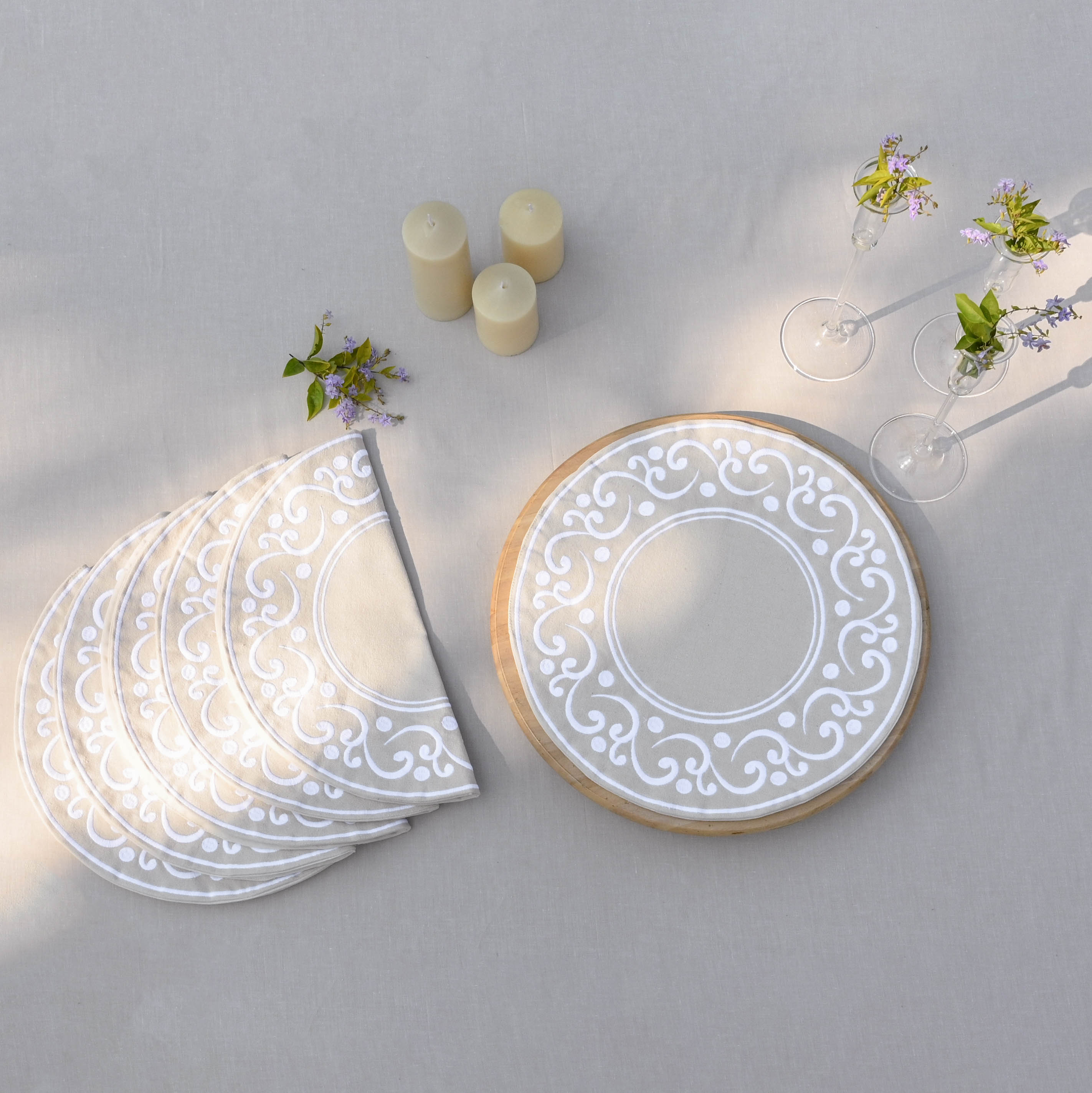 Royal Waves Placemats Set
