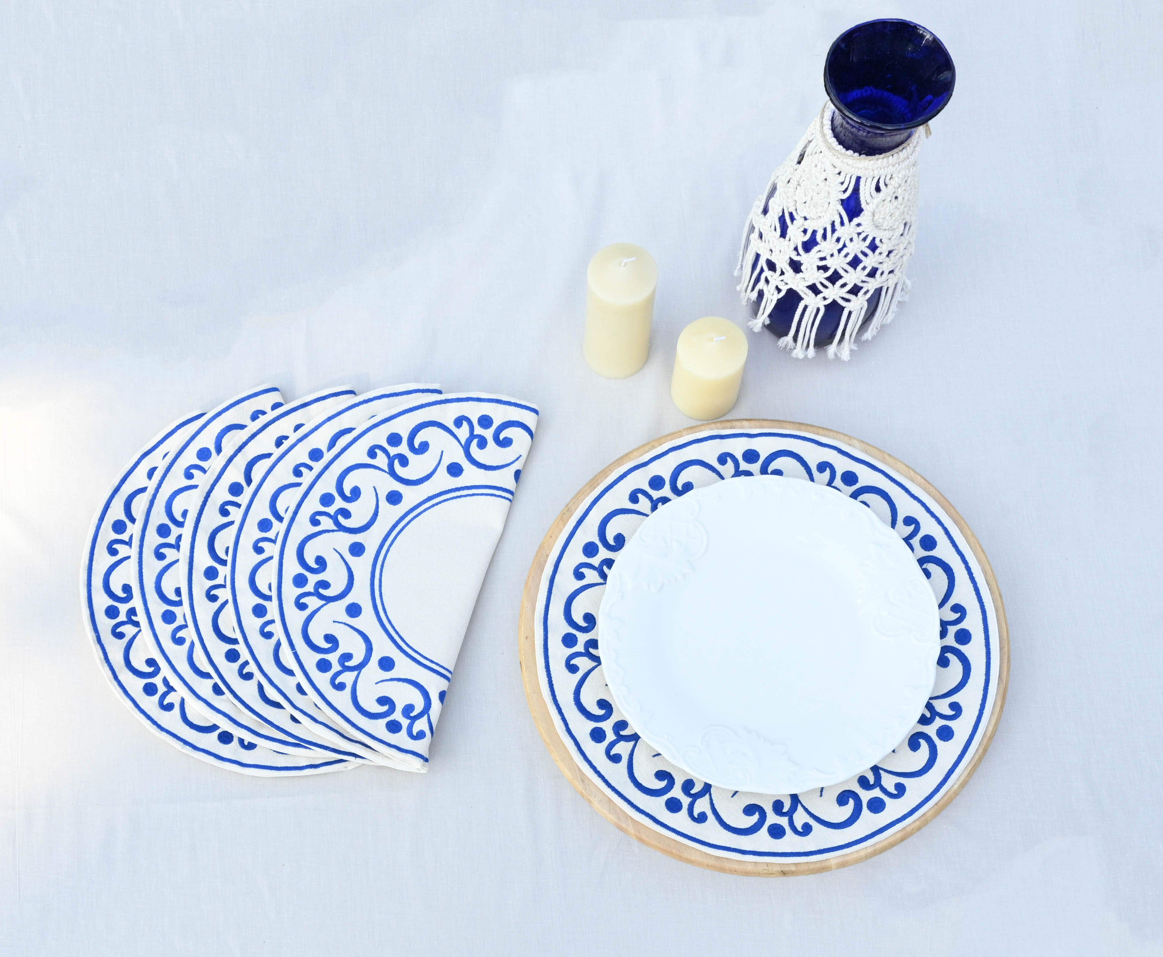 Royal Waves Placemats Set