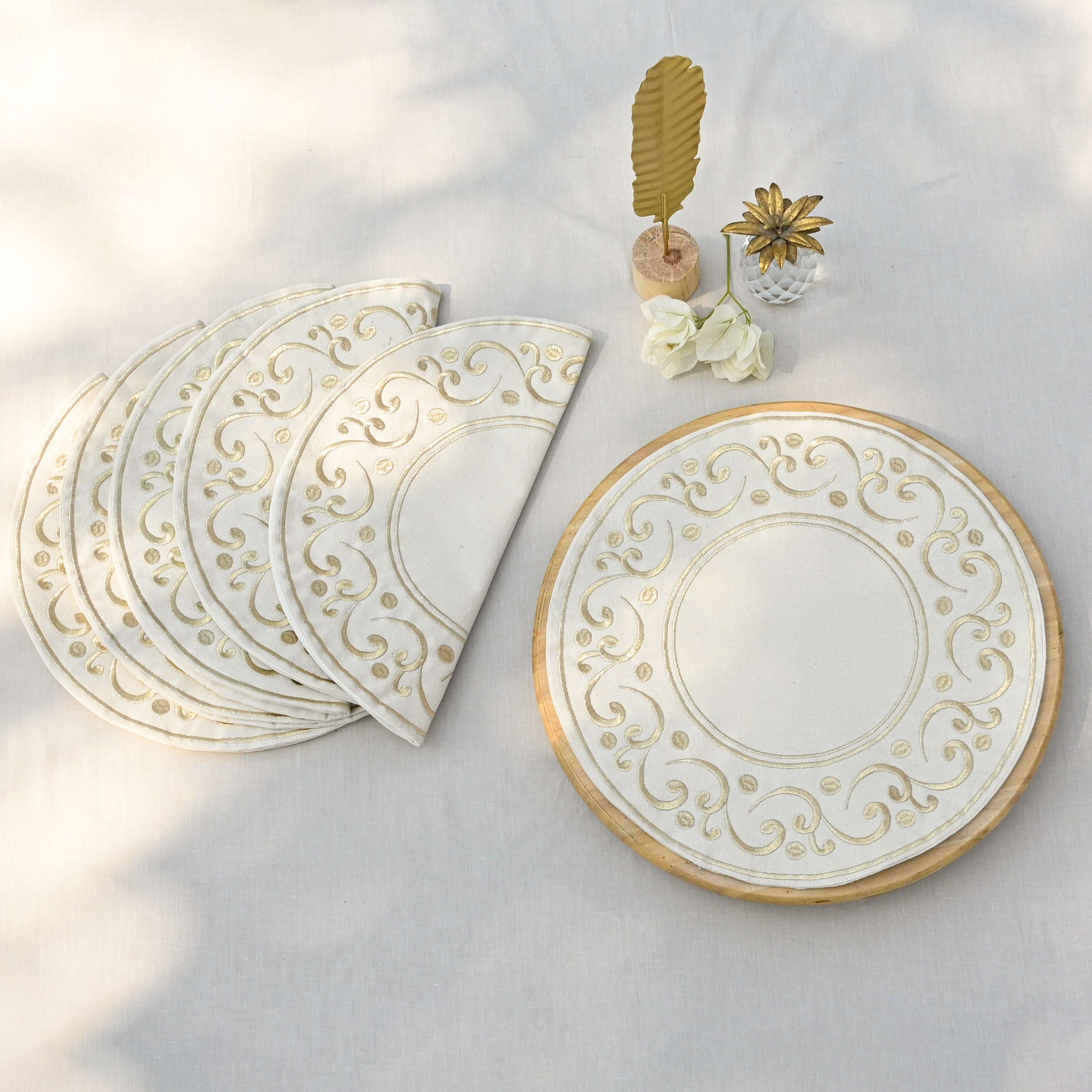 Royal Waves Placemats Set