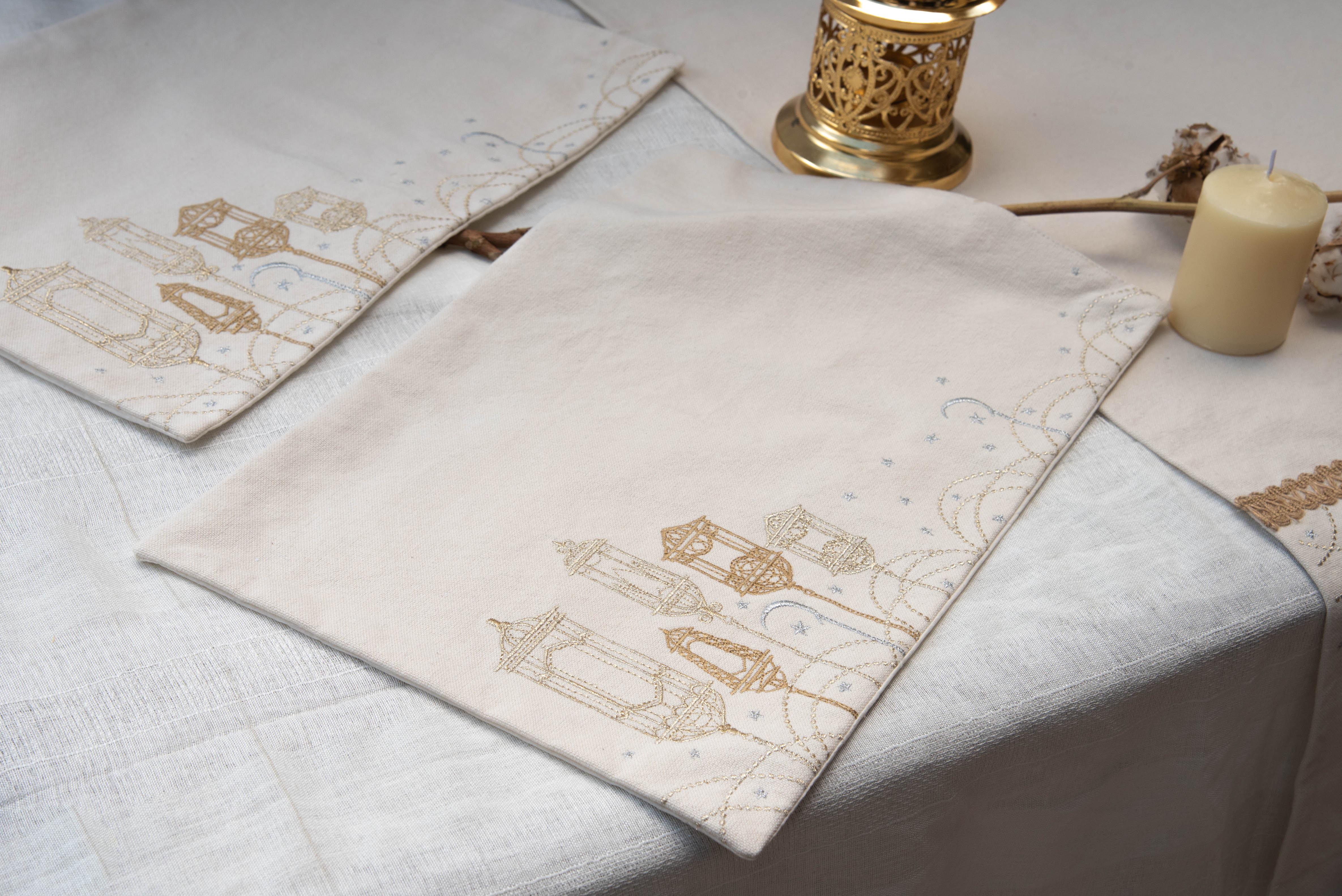 Hanging Lanterns Placemat Set