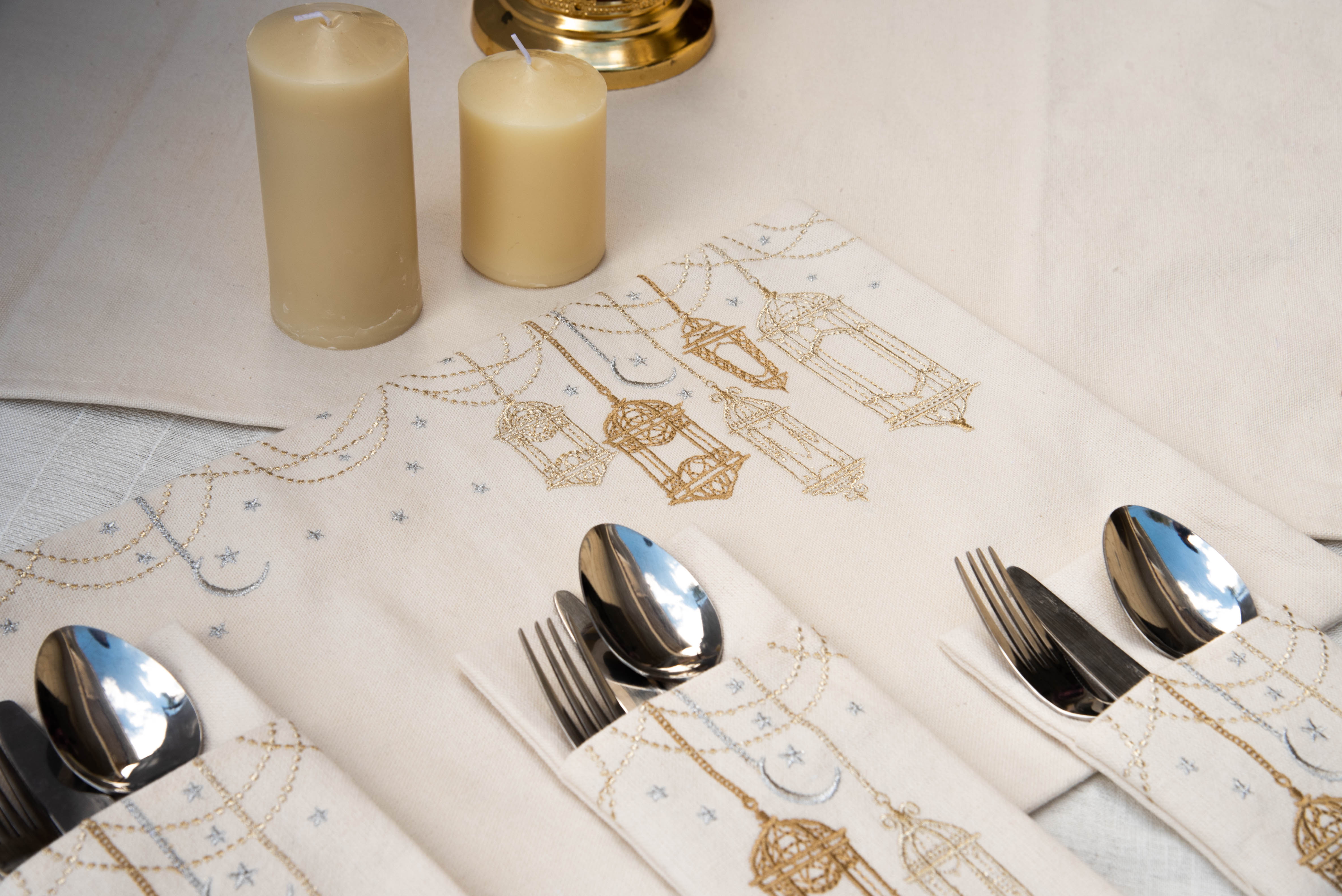 Hanging Lanterns Cutlery Holder Set