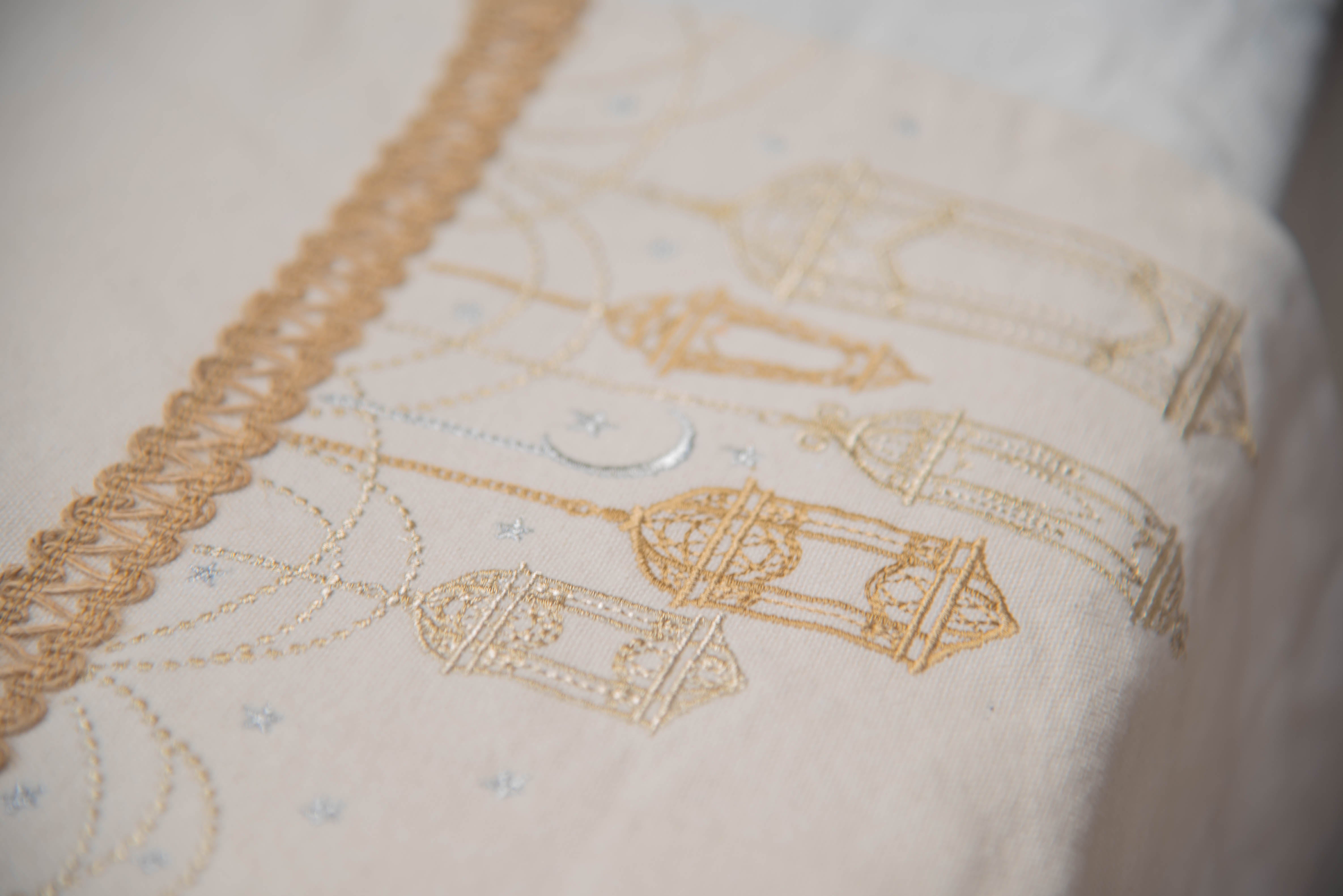 Hanging Lanterns Table Runner