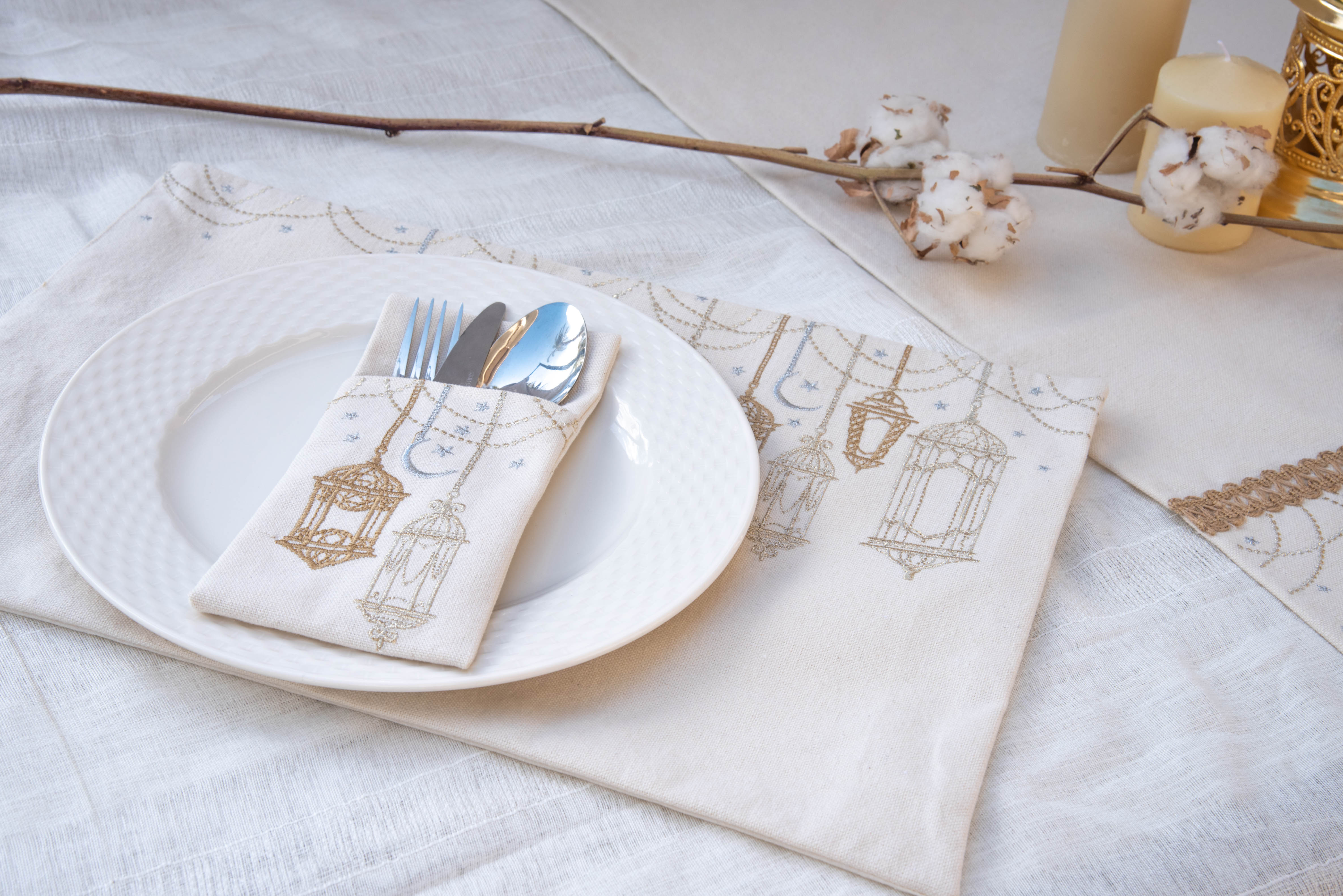 Hanging Lanterns Placemat Set