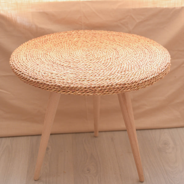 Round Halfa Table With Wooden Legs