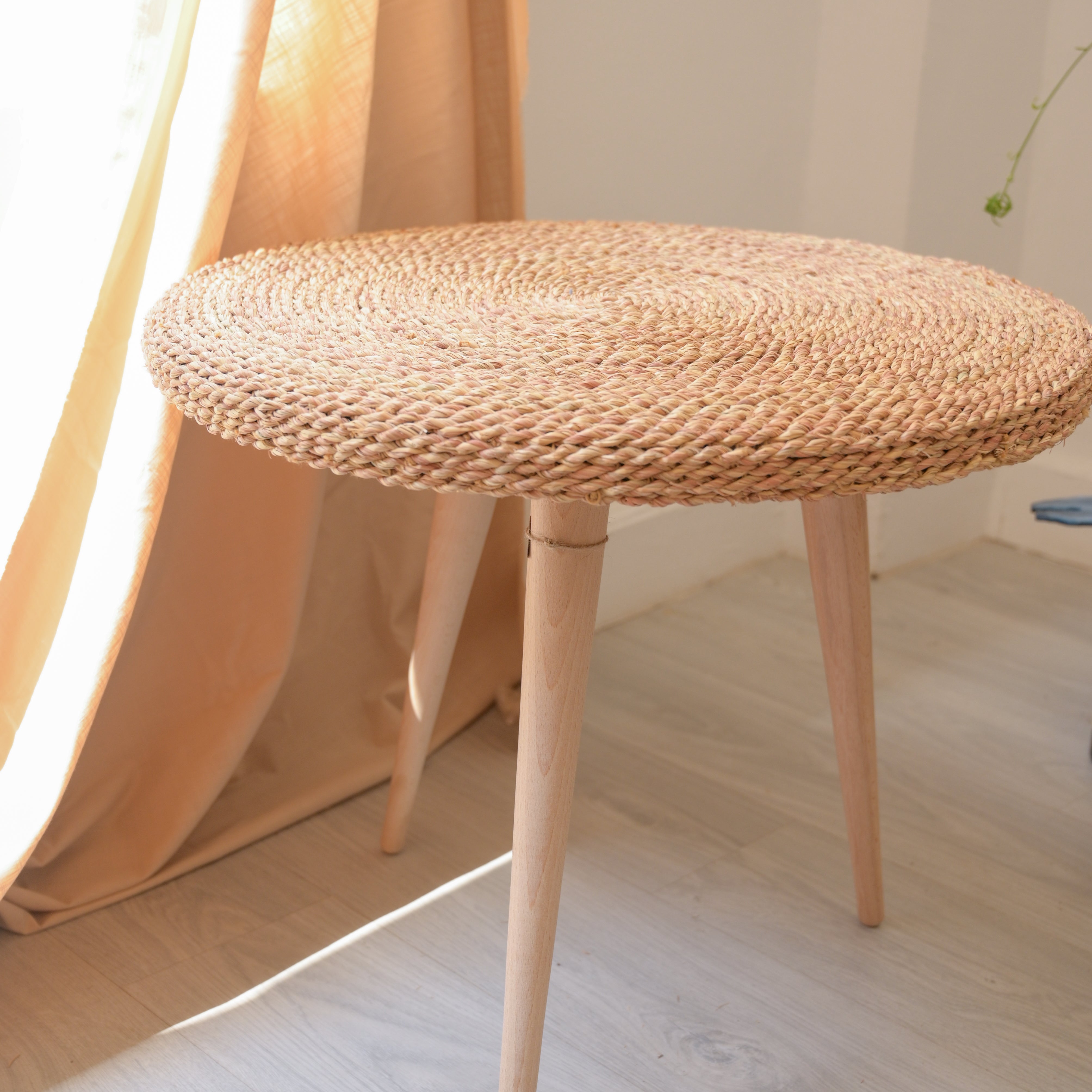 Round Halfa Table With Wooden Legs