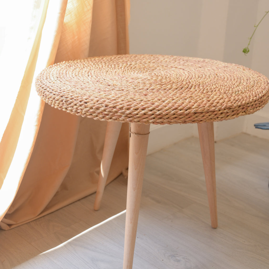 Round Halfa Table With Wooden Legs