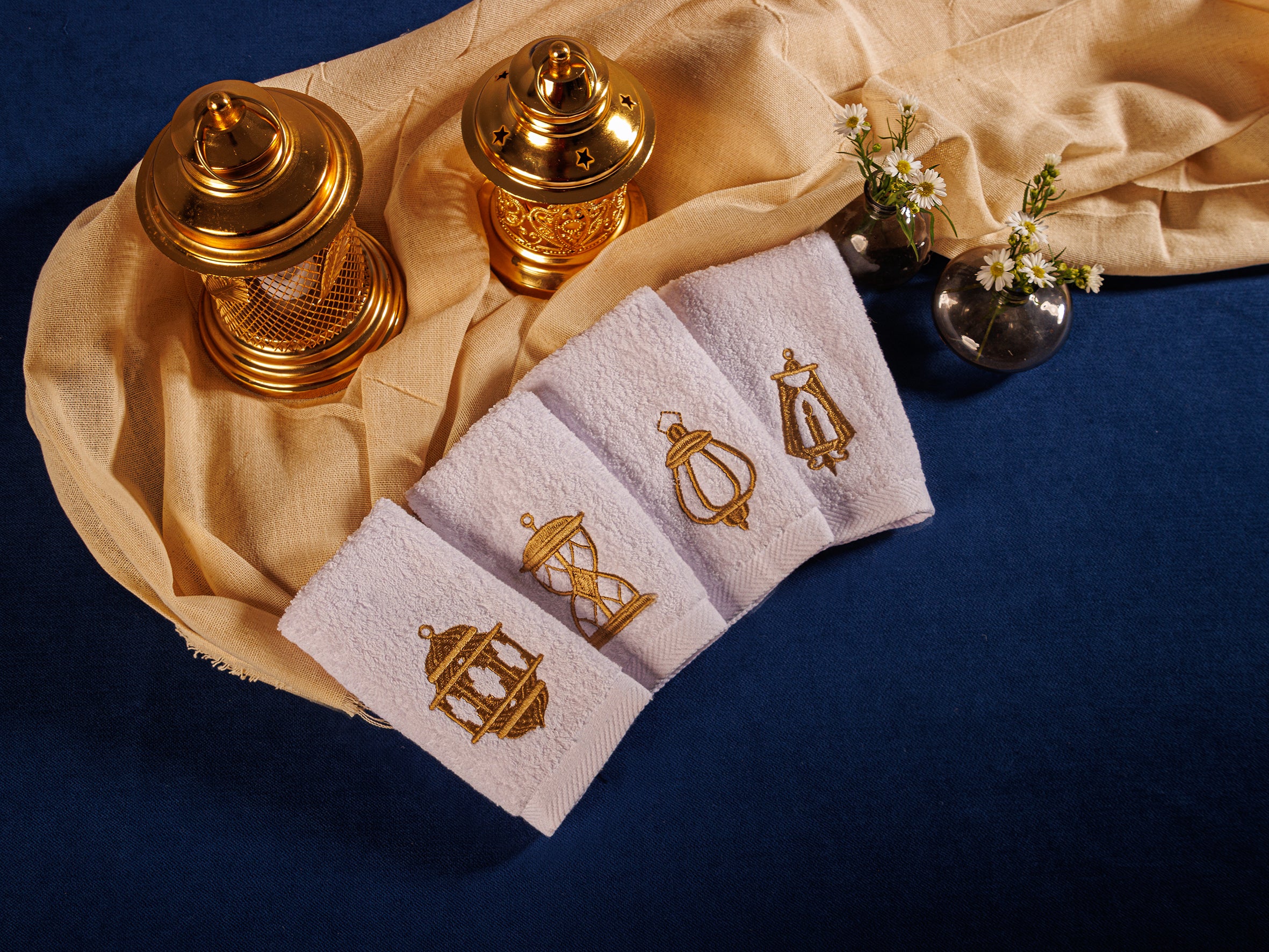 4 Lanterns Guest Towel Set