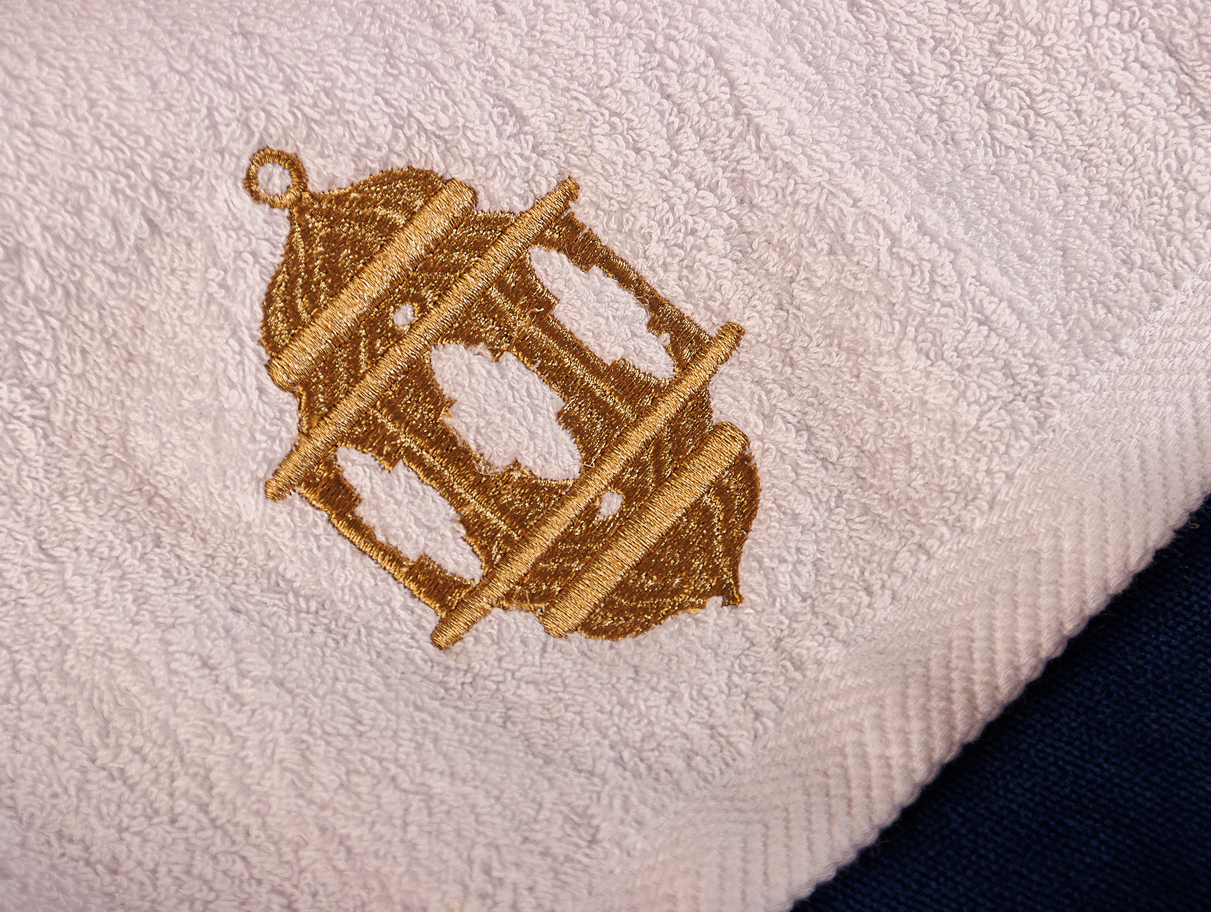 4 Lanterns Guest Towel Set