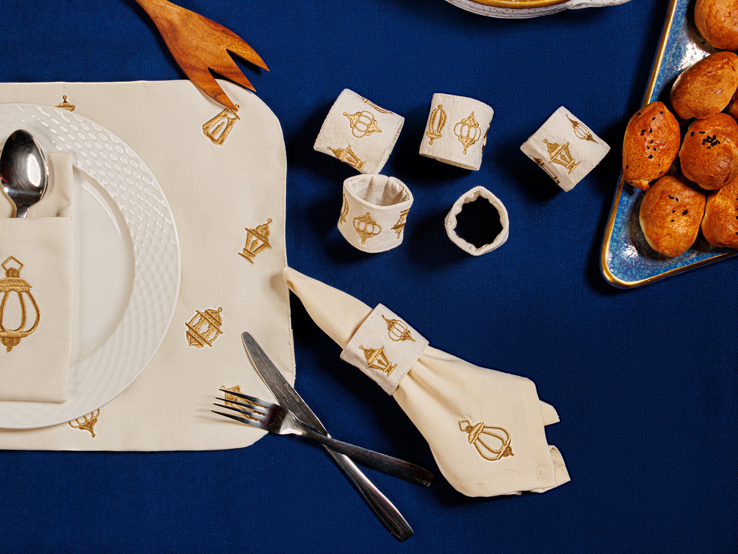 Lantern Gala Table Napkin Holder Ring Set