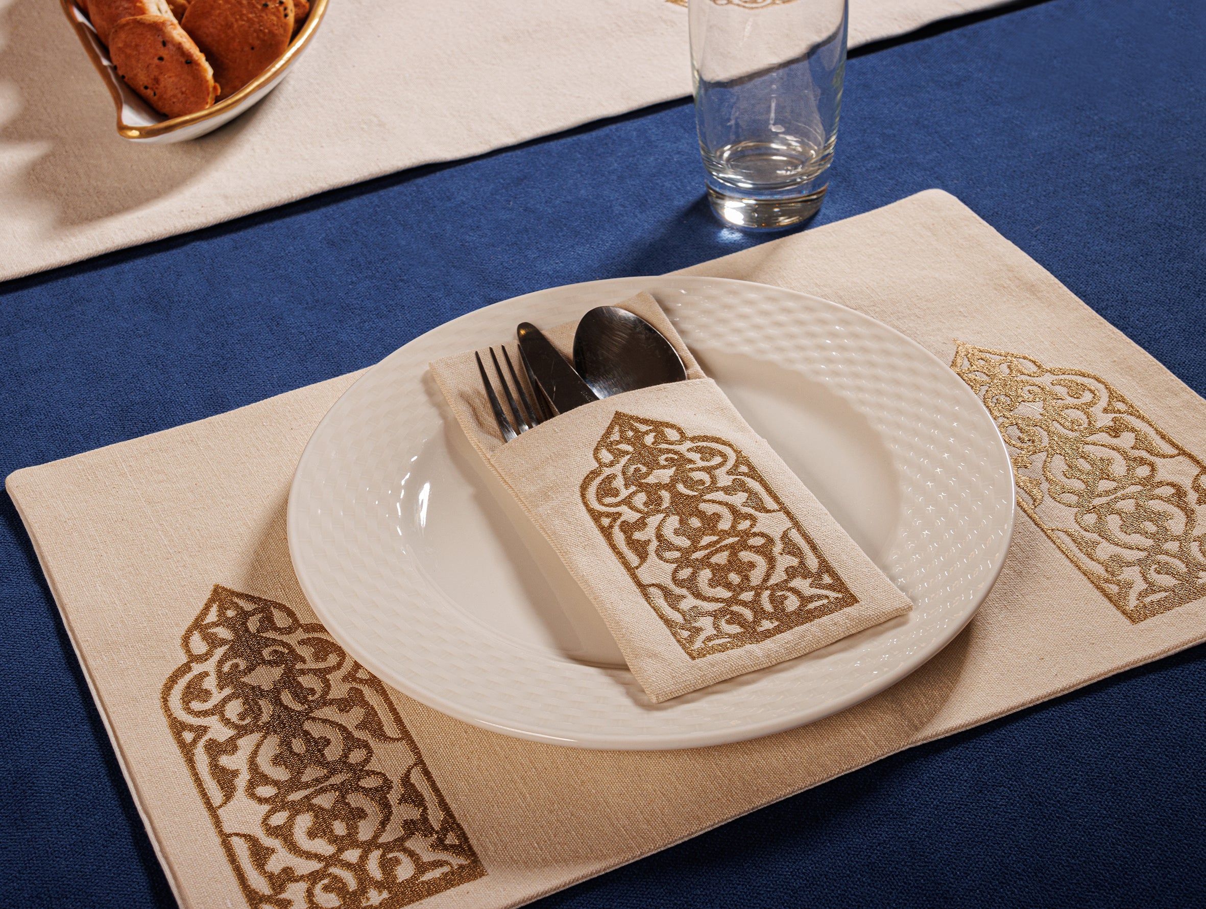 Royal Cutlery Holder Set