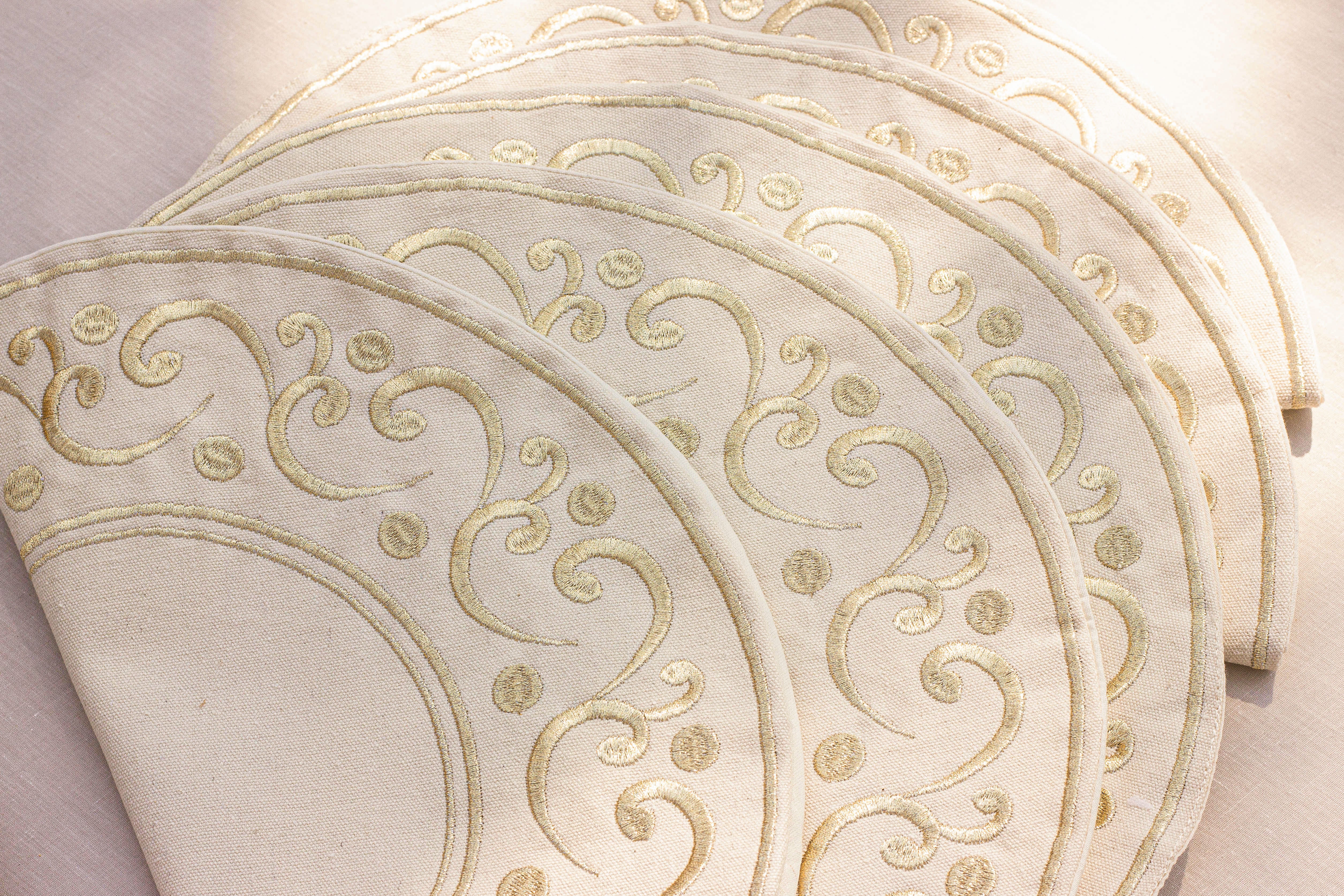 Royal Waves Placemats Set