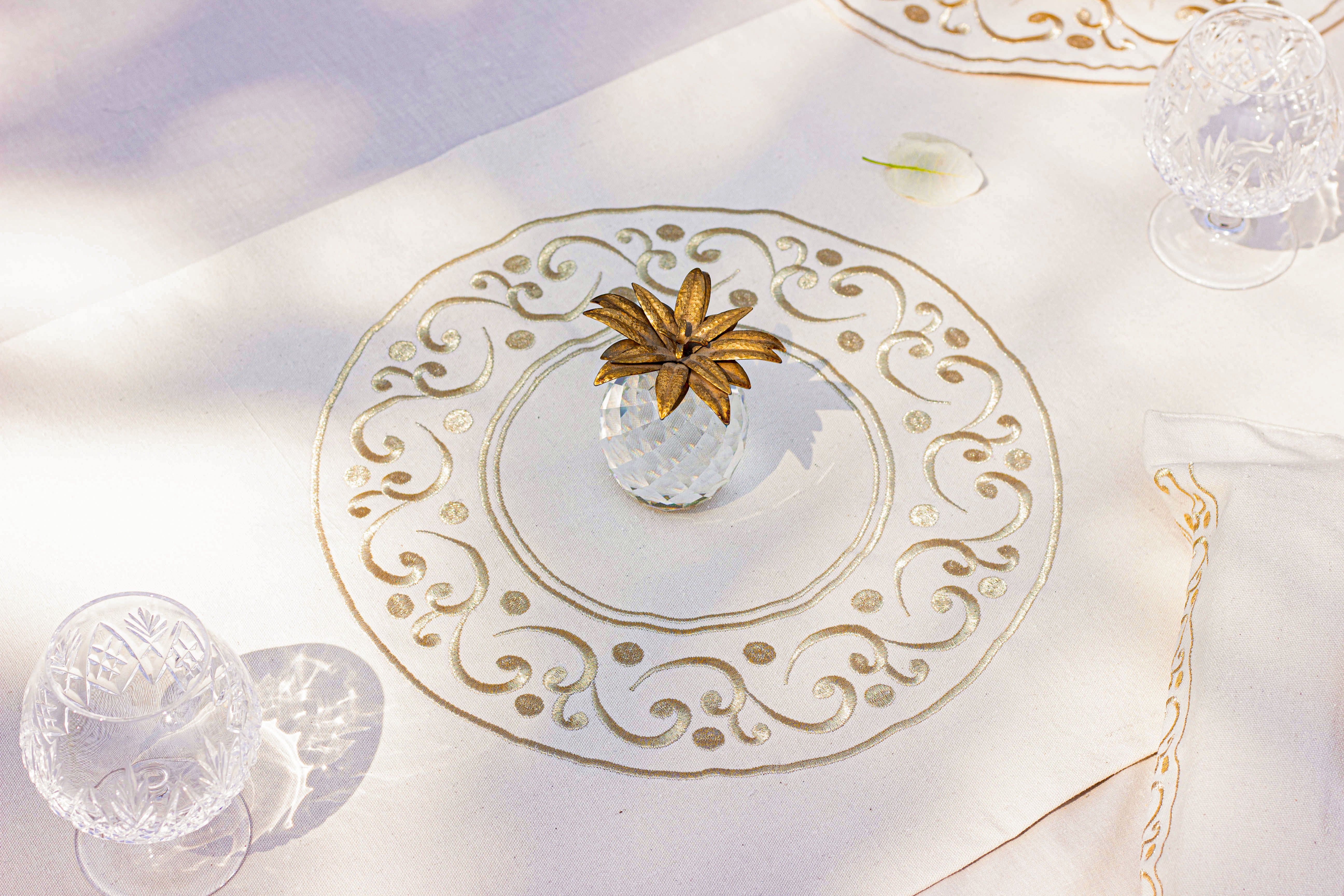 Royal Waves Placemats Set